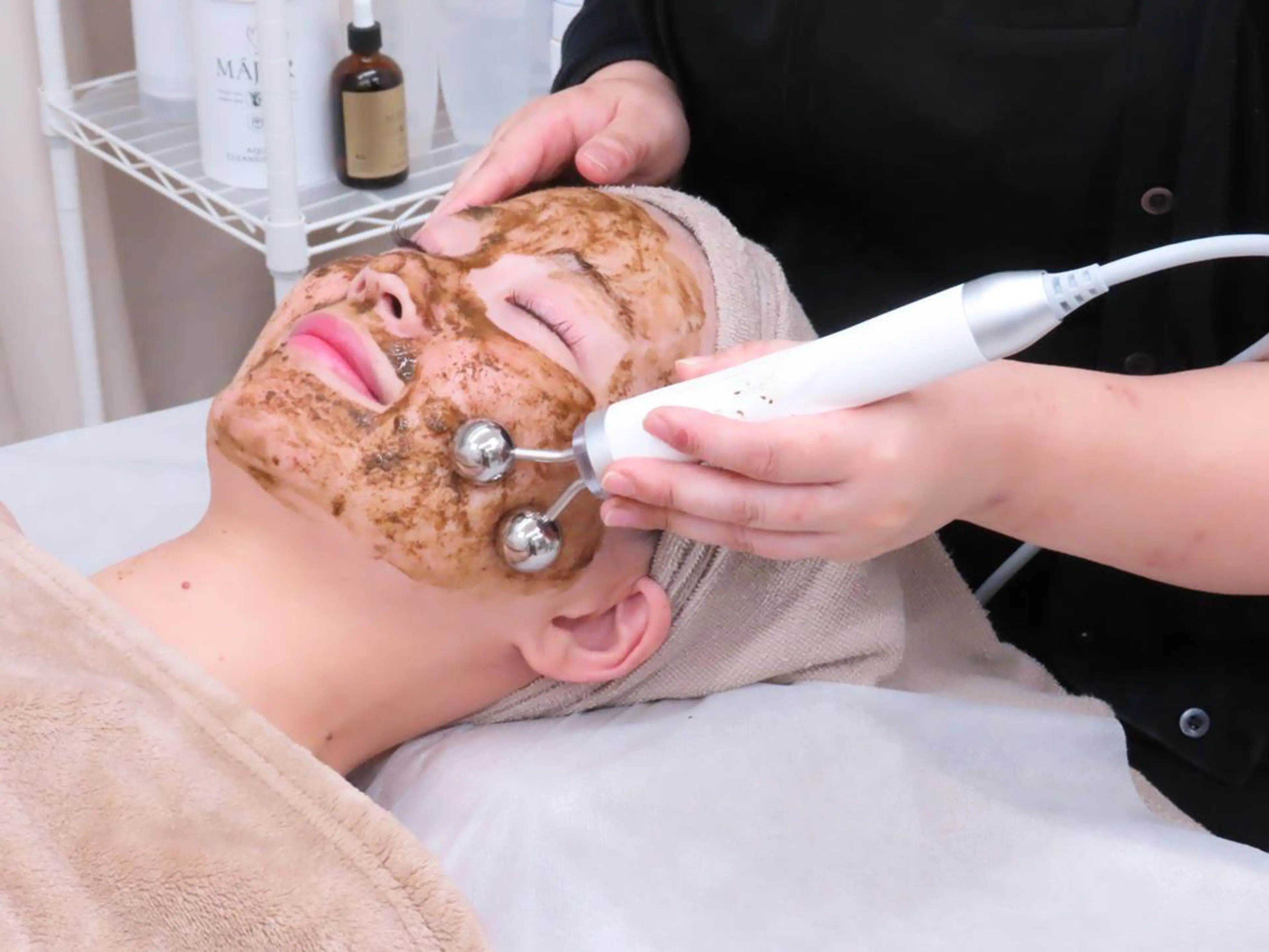 🌿ハーブピーリング2g×ヒト幹細胞🌿+お肌別マシンで効果アップ⤴⤴✨の写真