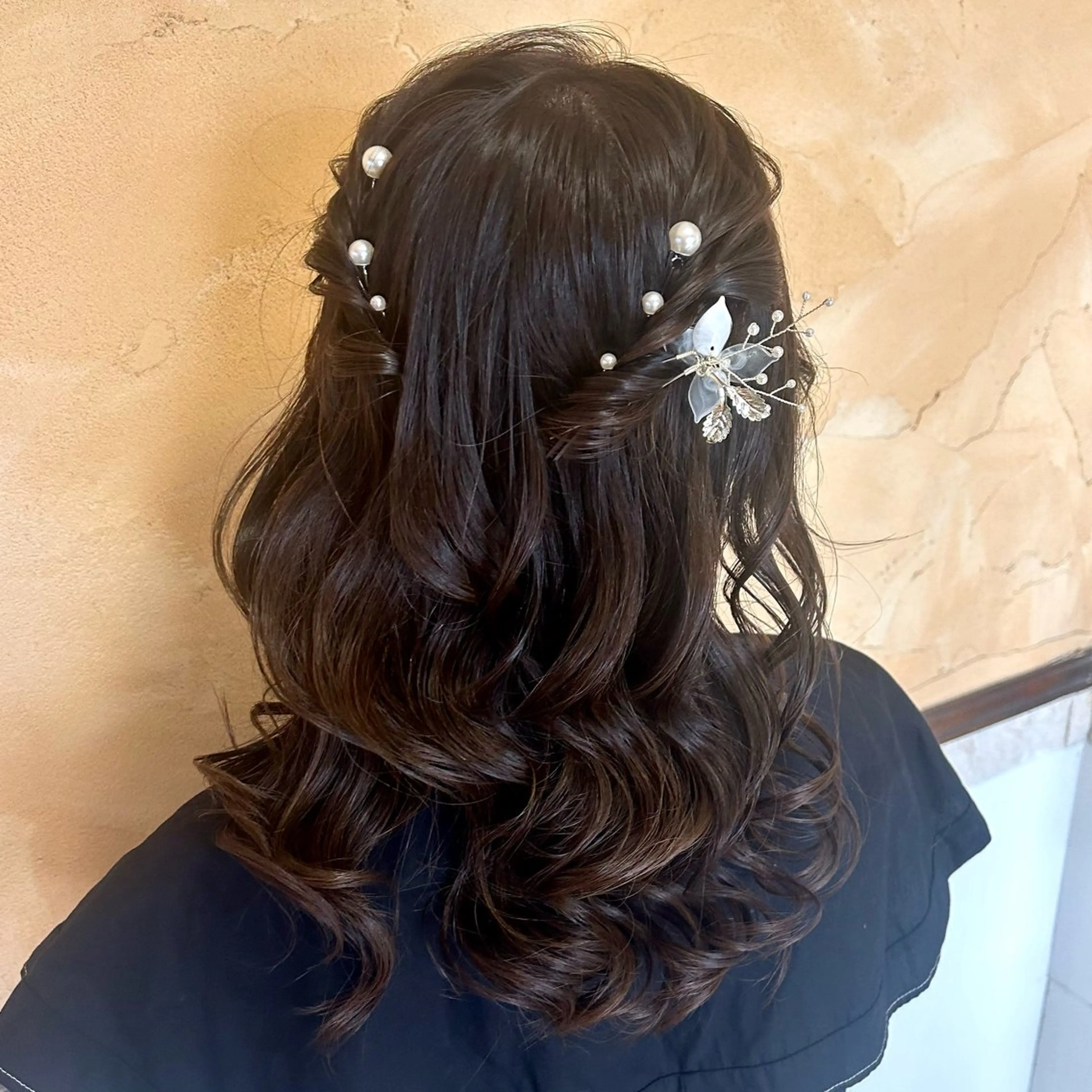 セミロング ヘアアレンジ 結婚式・ブライダル ボブ くびれヘア 顔周りカット 髪質改善 ヘアセット ブリーチなしベージュ /ヘアセット/ミユのヘアスタイル