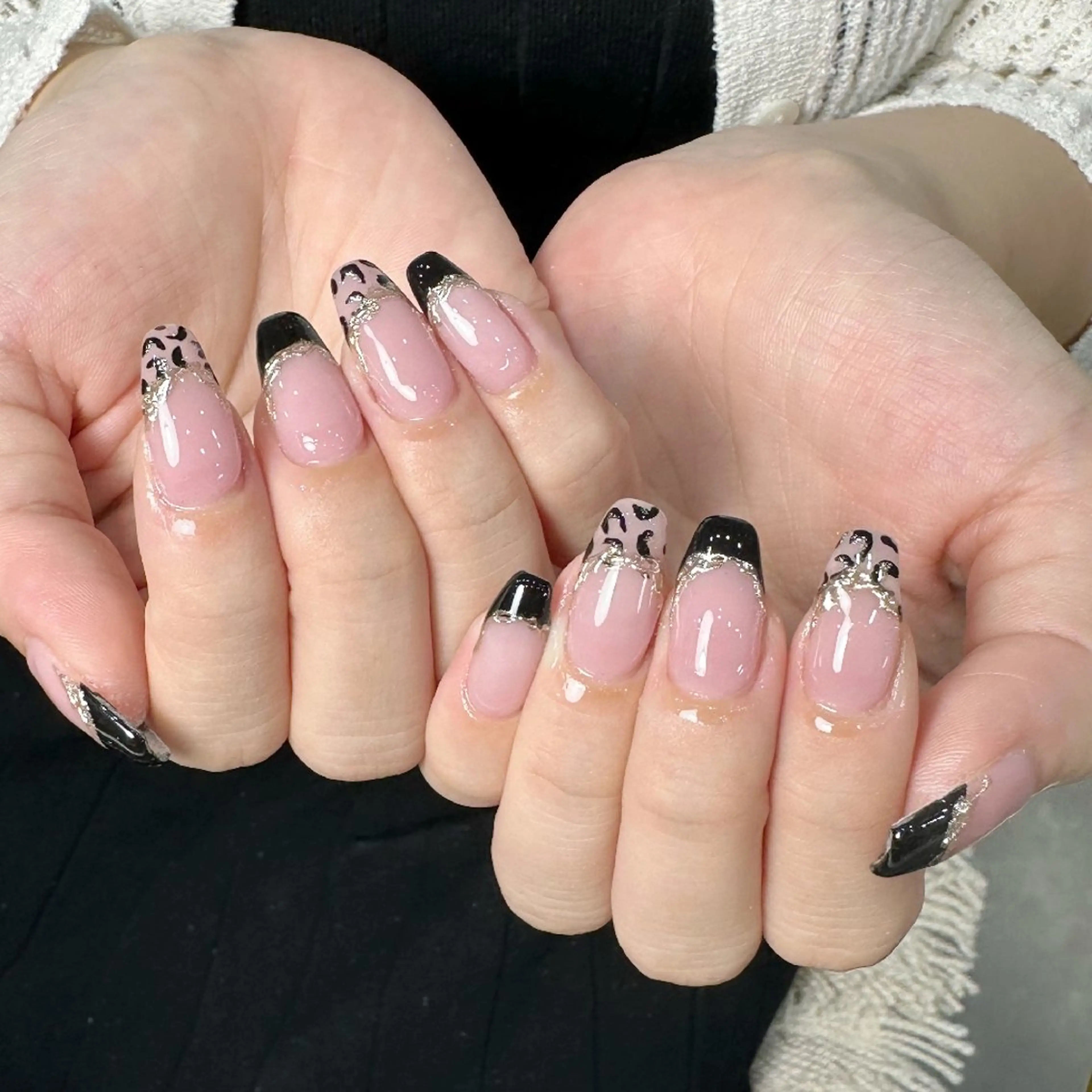 ネイル チークネイル フレンチネイル ジェルネイル ガーリー キラキラネイル ハンドネイル UM Nail Salonのネイルデザイン