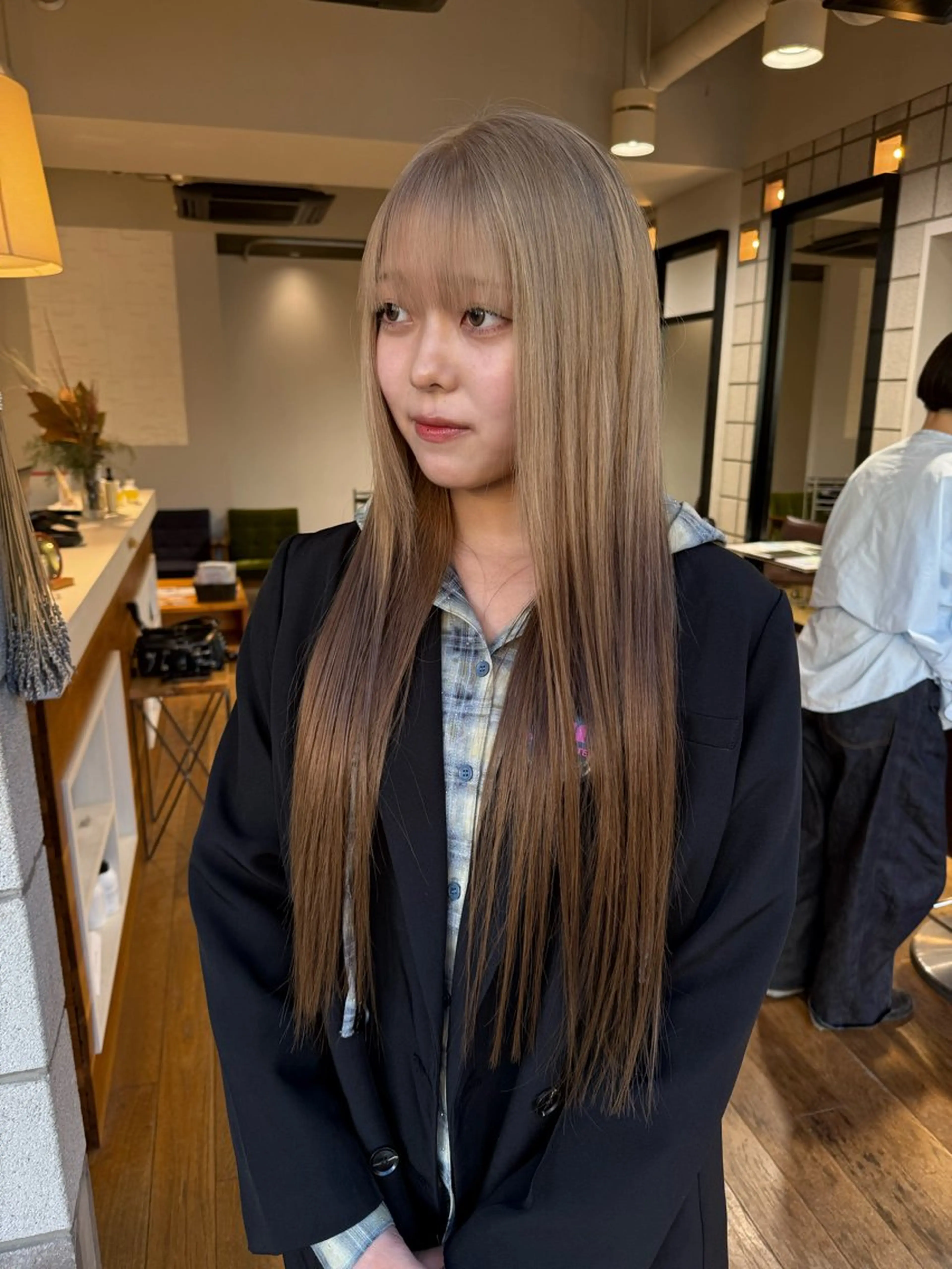 ロング レイヤーカット ヘアカラー 松本  夏海のヘアスタイル