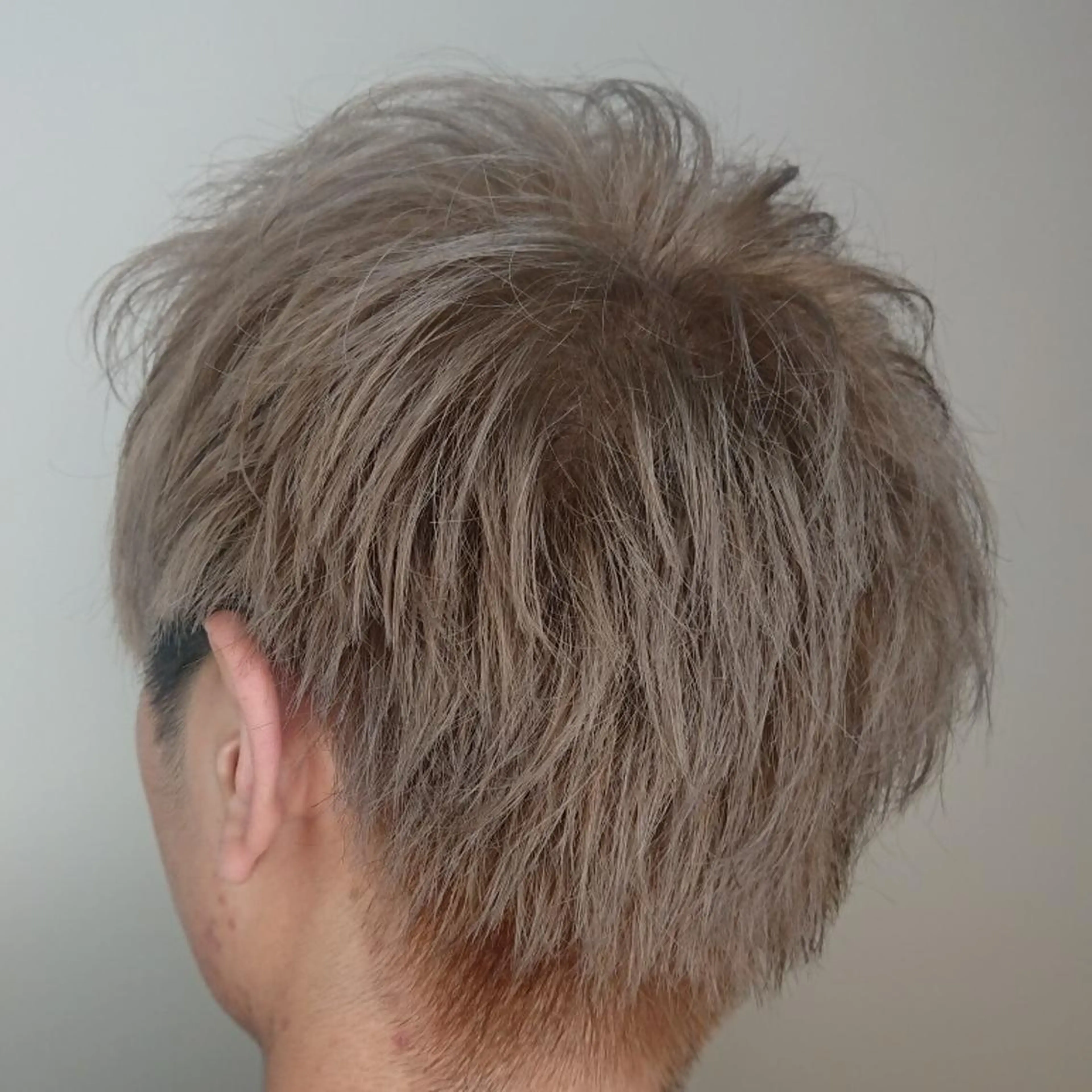 メンズ ブリーチ/ヘアケア/ 艶髪/イギチハルのヘアスタイル