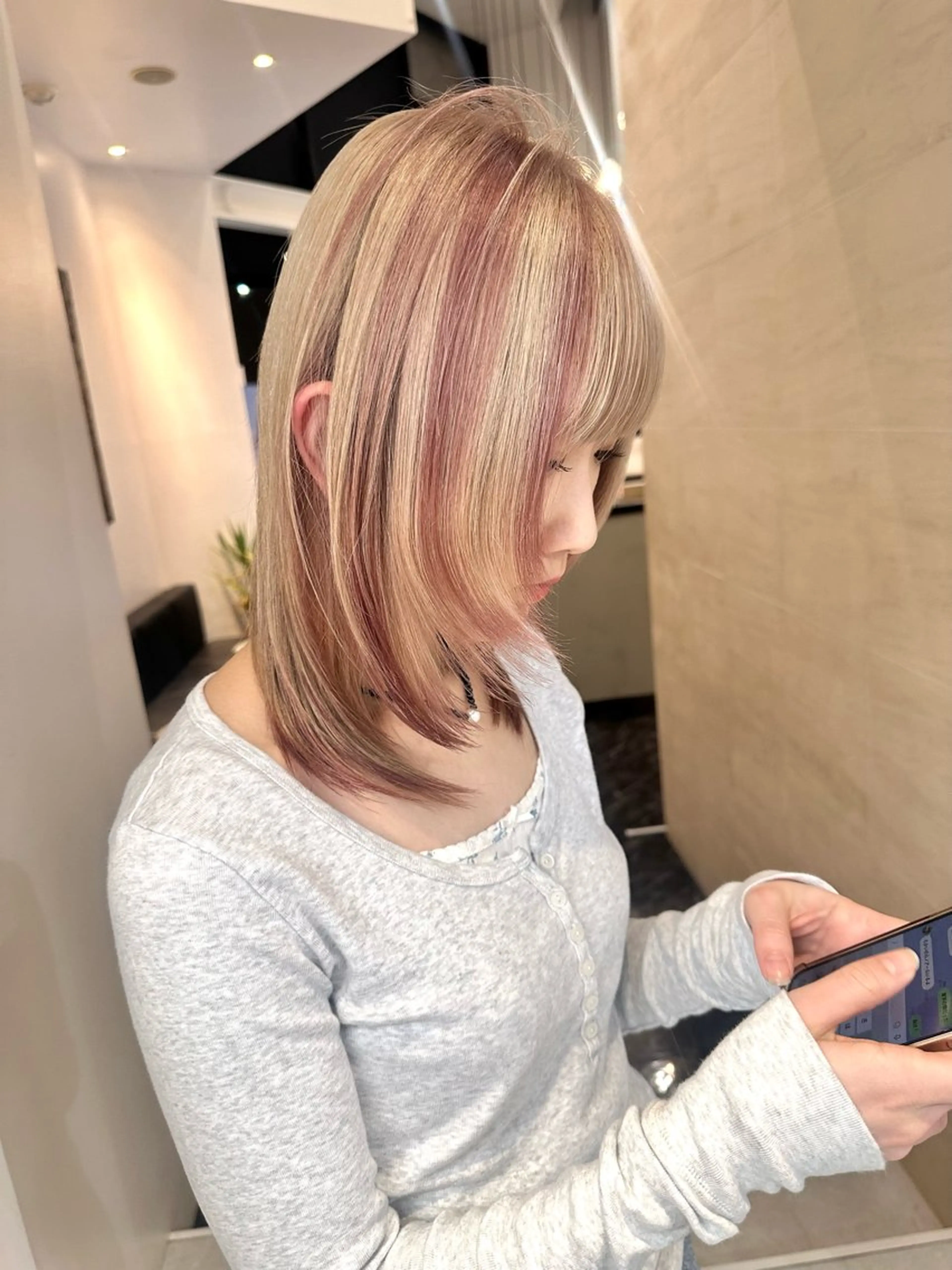 ミディアム カット ヘアカラー トリートメント Hana ハイトーン🕯🩰のヘアスタイル