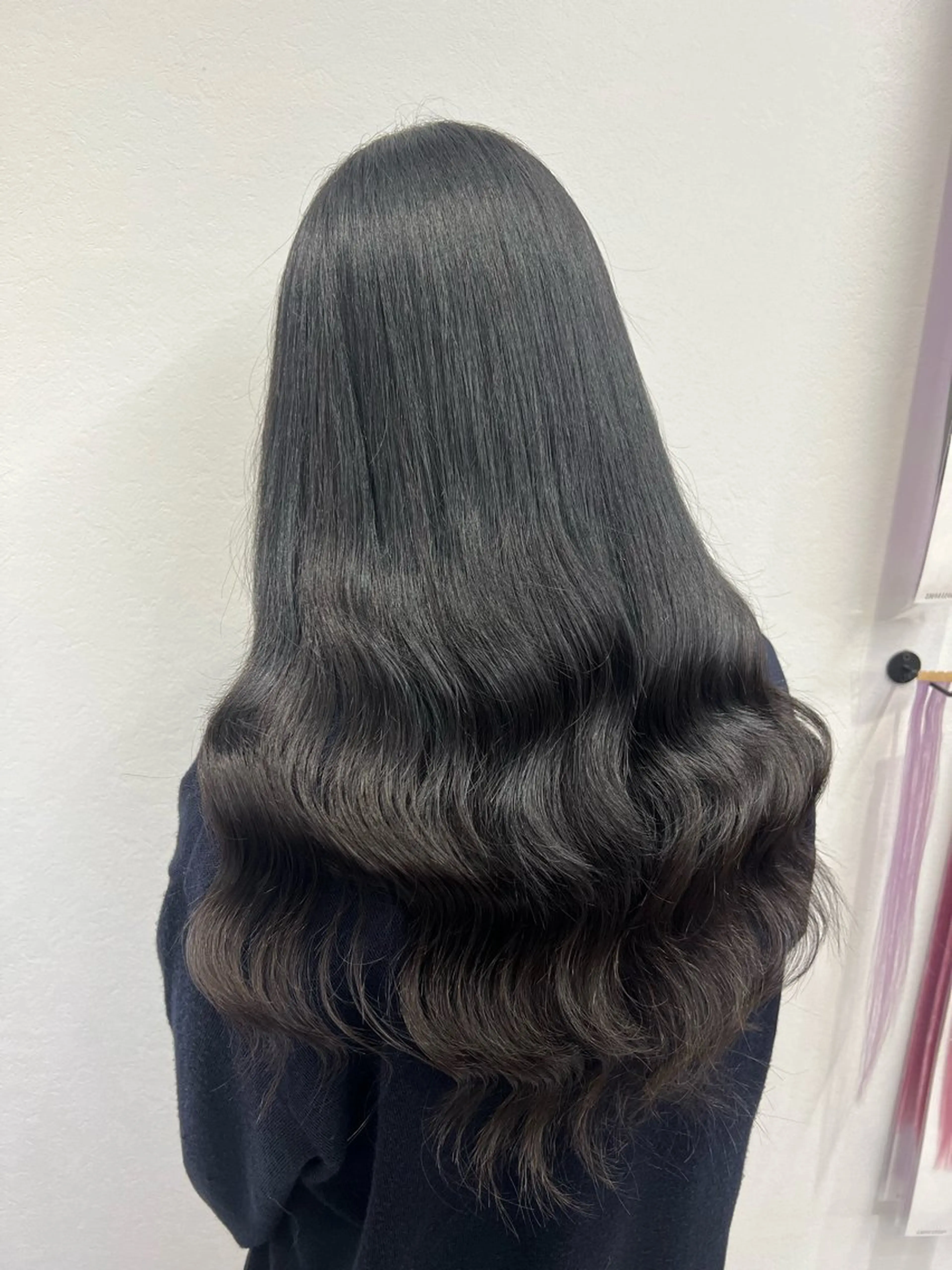 ロング カラー シールエクステ 黒髪 エクステ ロング いろあそび所属・ショート/ウルフ カットモデル募集のヘアスタイル