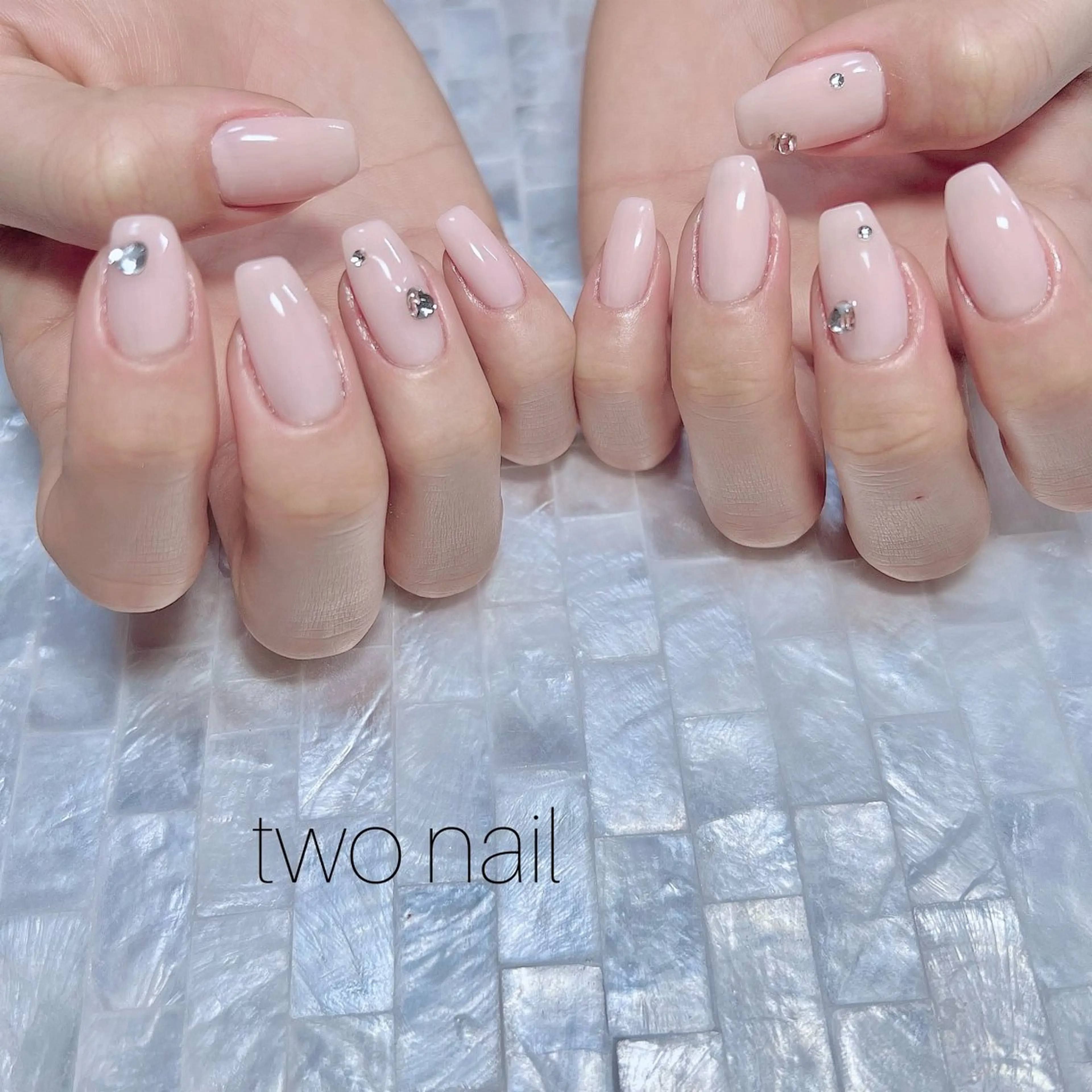 ネイル ネイルチップ ホワイト ハンドネイル two nailのネイルデザイン