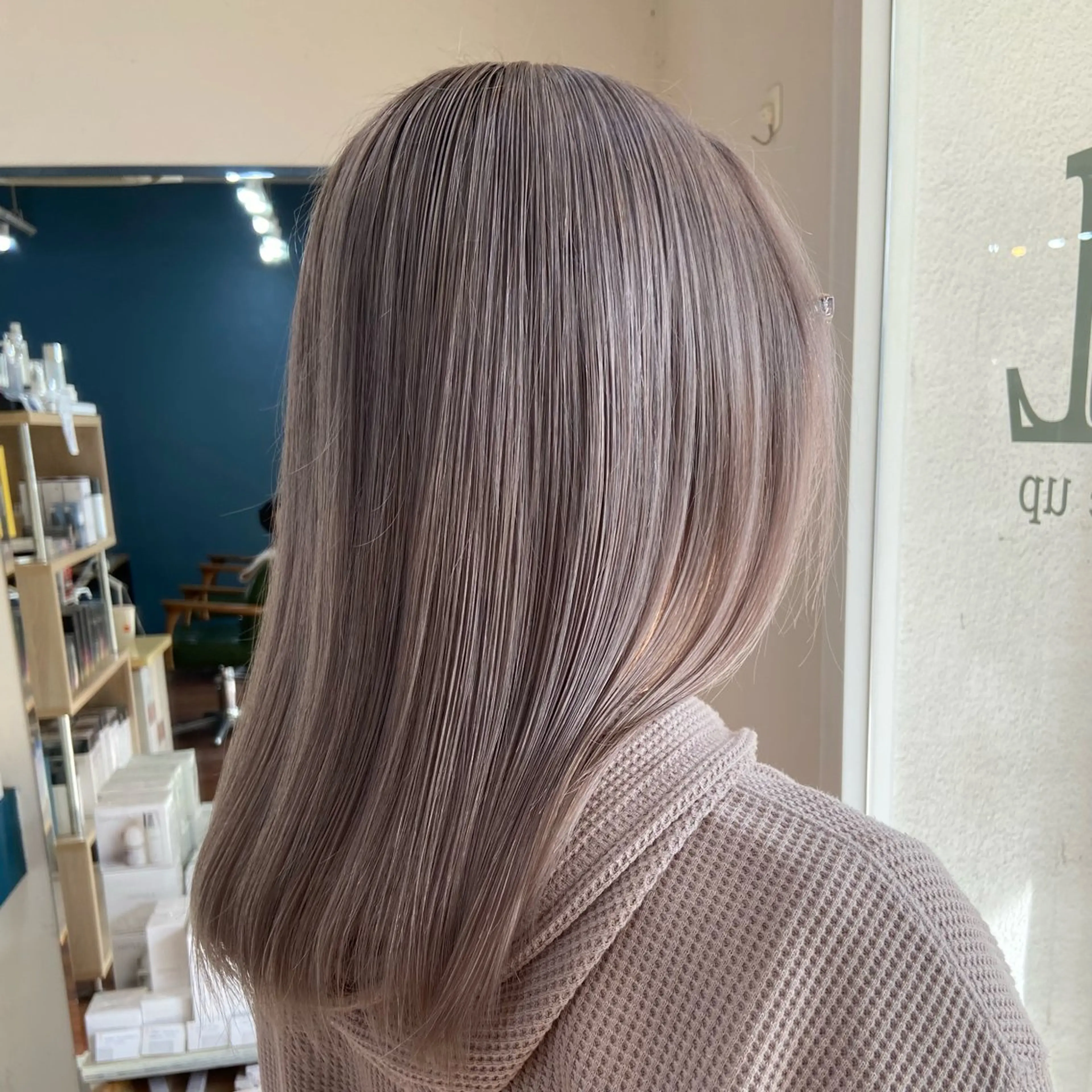 セミロング カラー 髪質改善/ストレート /透明感/西川奈穂のヘアスタイル