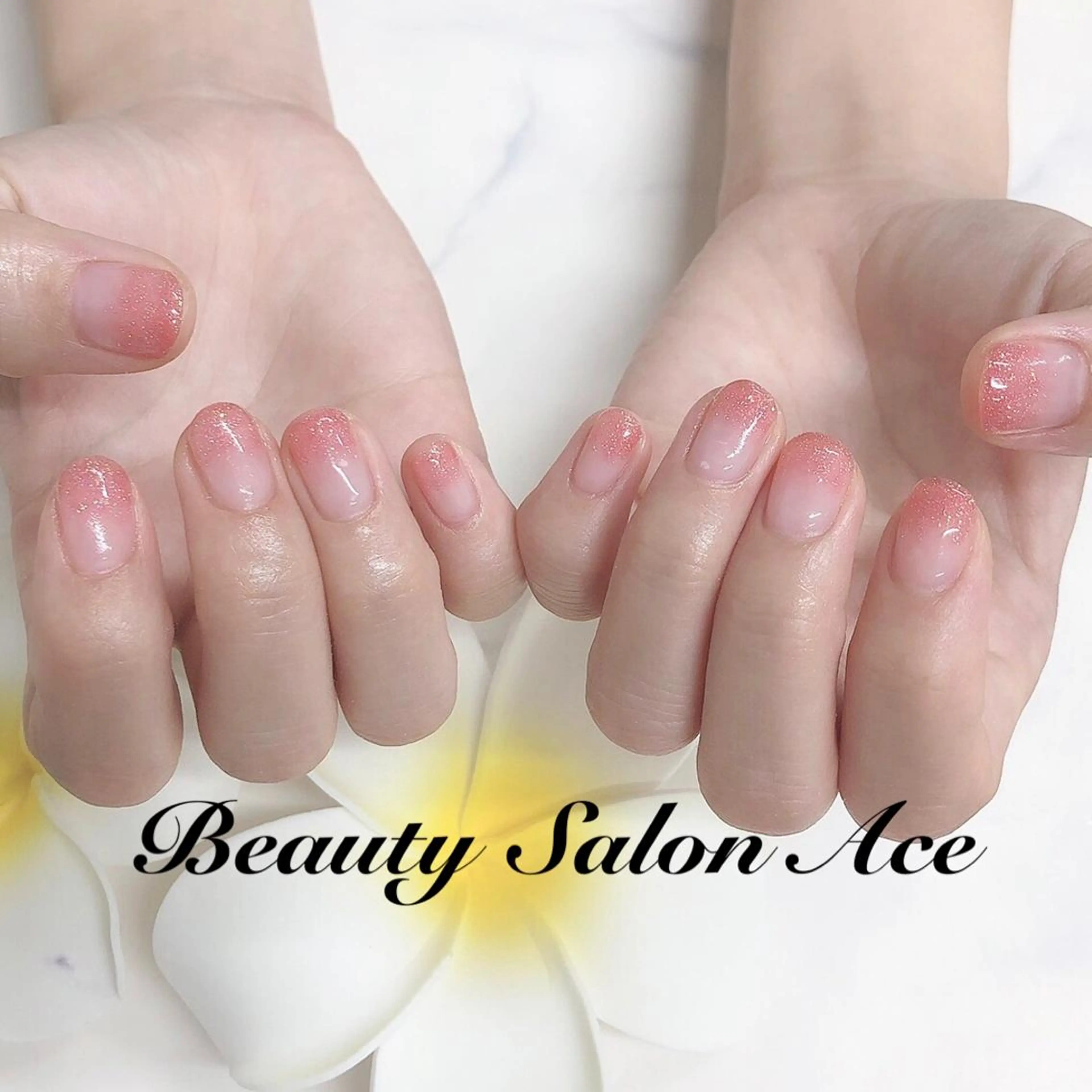 ネイル アートネイル ジェルネイル グラデーション ラメ(グリッター) ラメグラデーション ハンドネイル ハンドケア Beauty Salon Ace（ネイルサロン　エース）所属・池袋フィルイン Ace♡長さだしのネイルデザイン