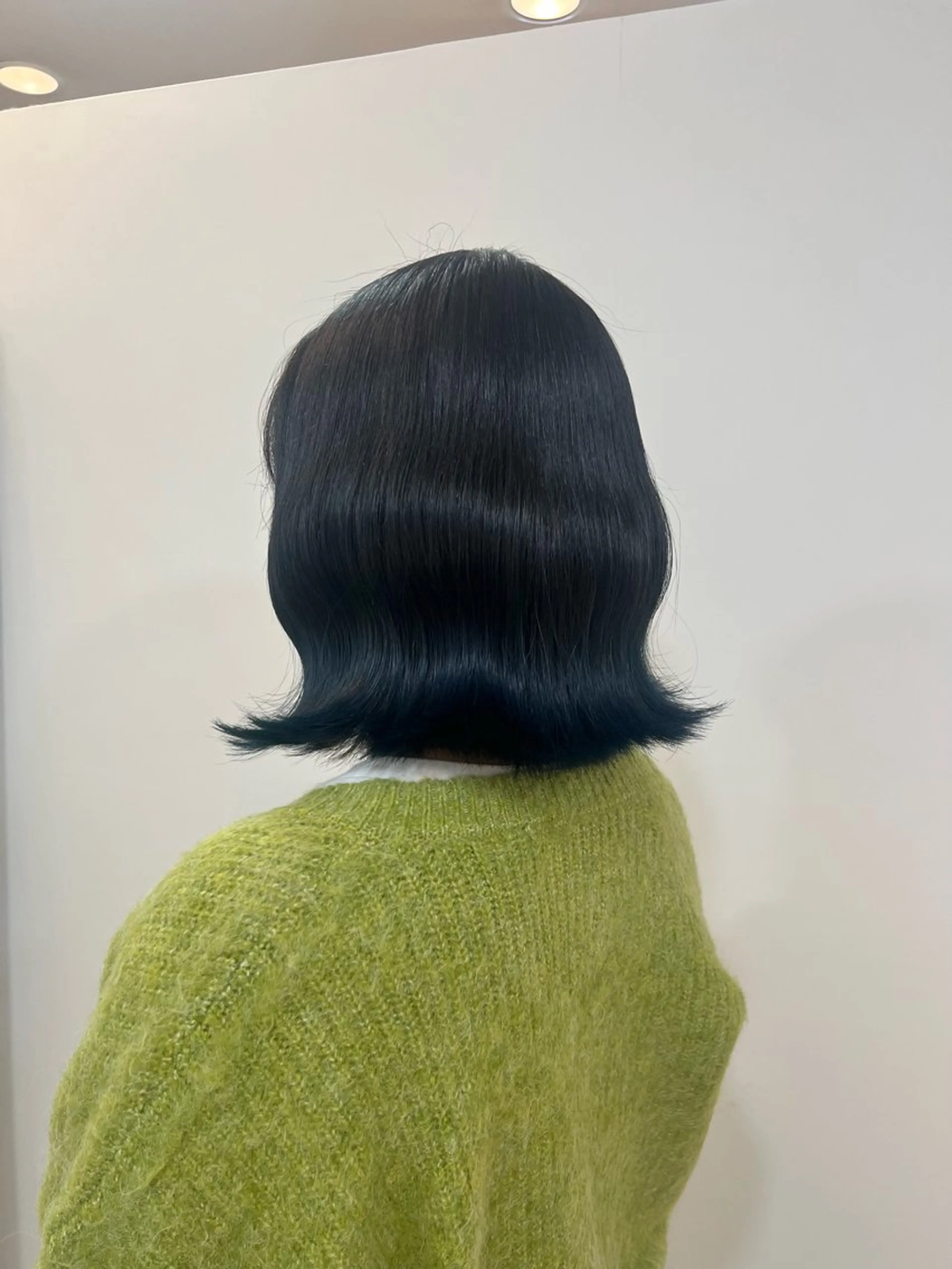 ミディアム カラー ブリーチ ブルーカラー グラデーションカラー アンククロス青山店所属・ANKHCROSS りりあのヘアスタイル