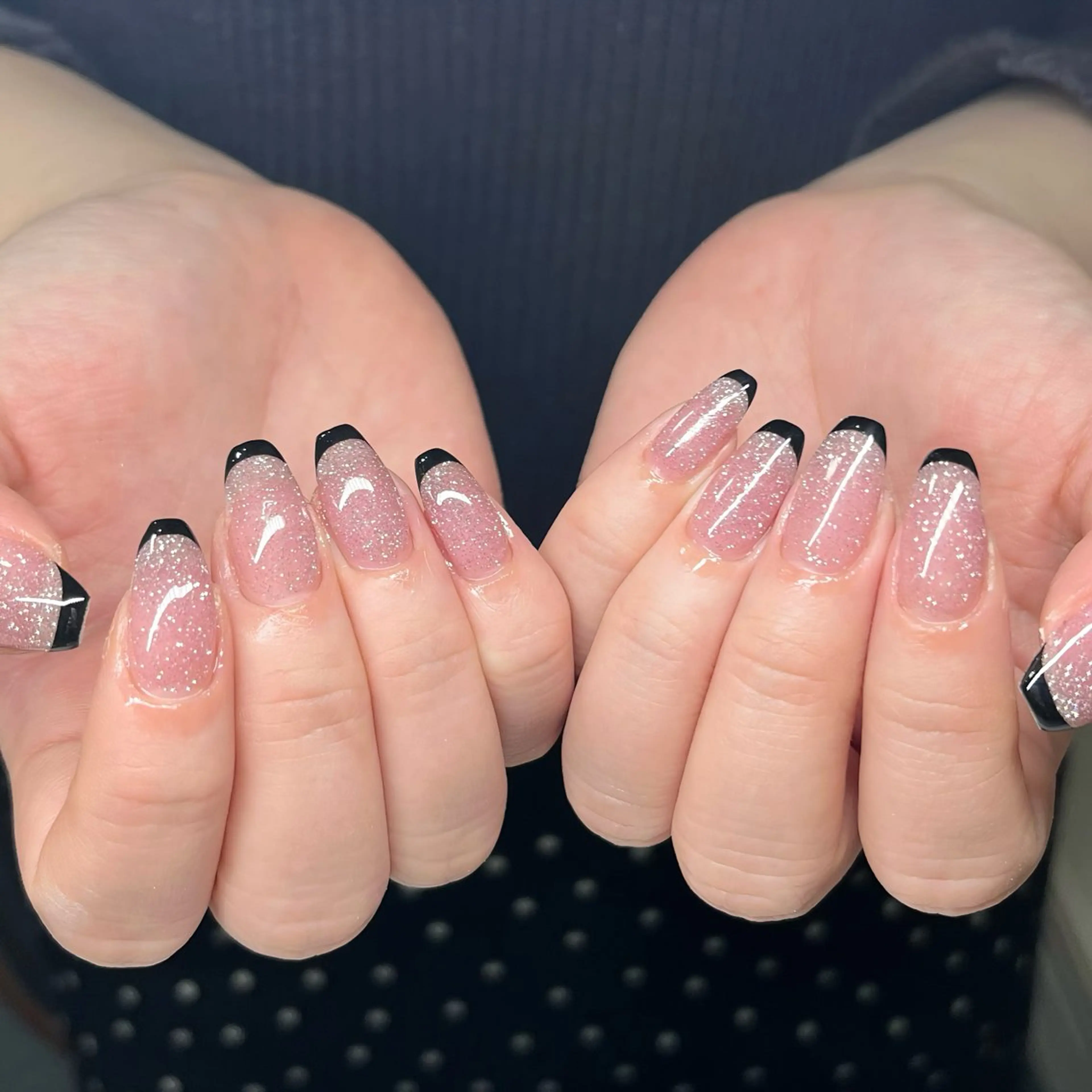 ネイル フレンチネイル キラキラネイル ラメ(グリッター) オフィスネイル シンプルネイル ハンドネイル ハンドケア 🎀NAIL🎀 AI🪄︎︎◝✩のネイルデザイン