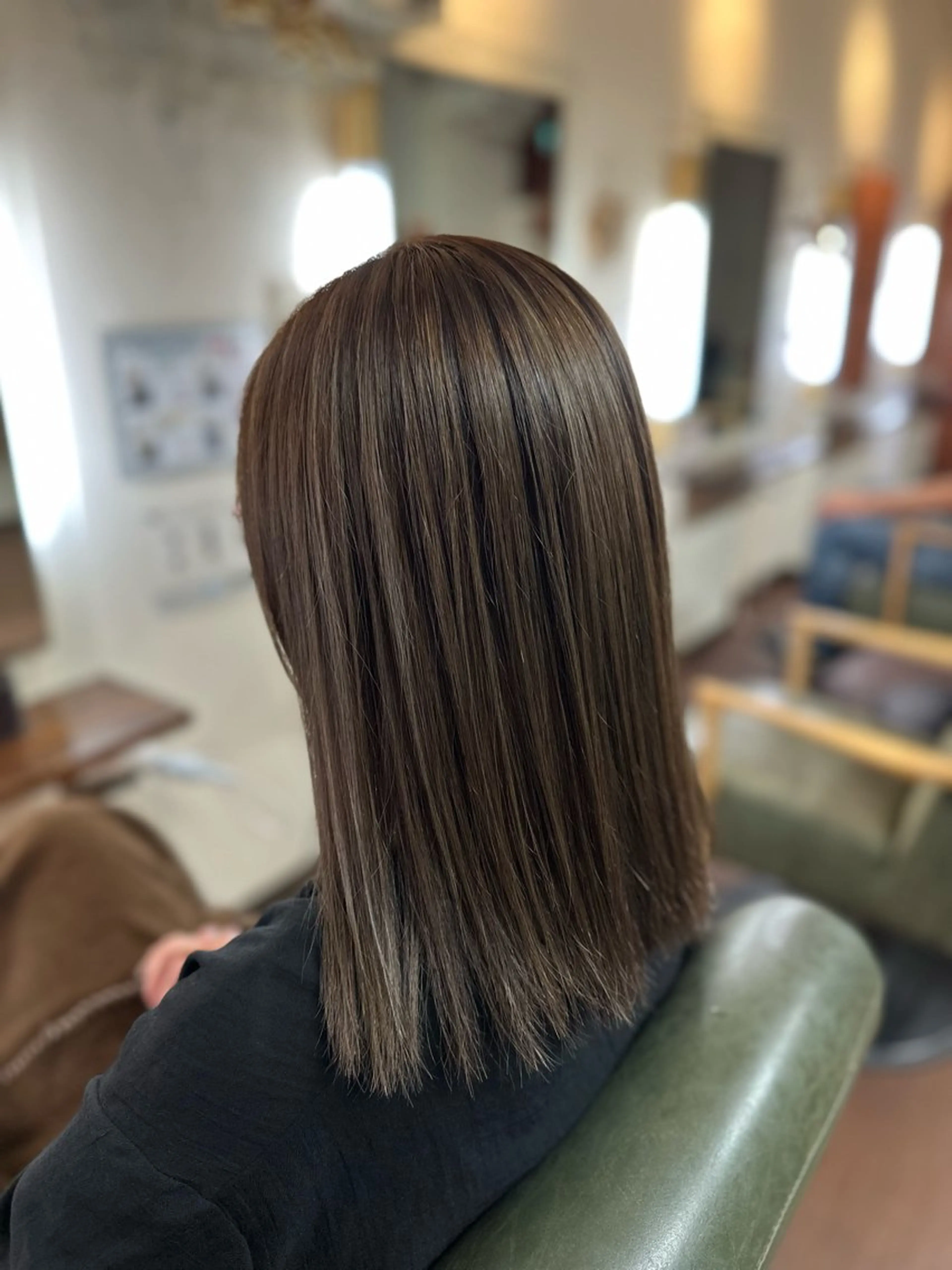 セミロング カラー ベージュカラー ハイライトカラー ハイライト カット ヘアカラー トリートメント インナーカラー指名 No.1菊池柊真のヘアスタイル