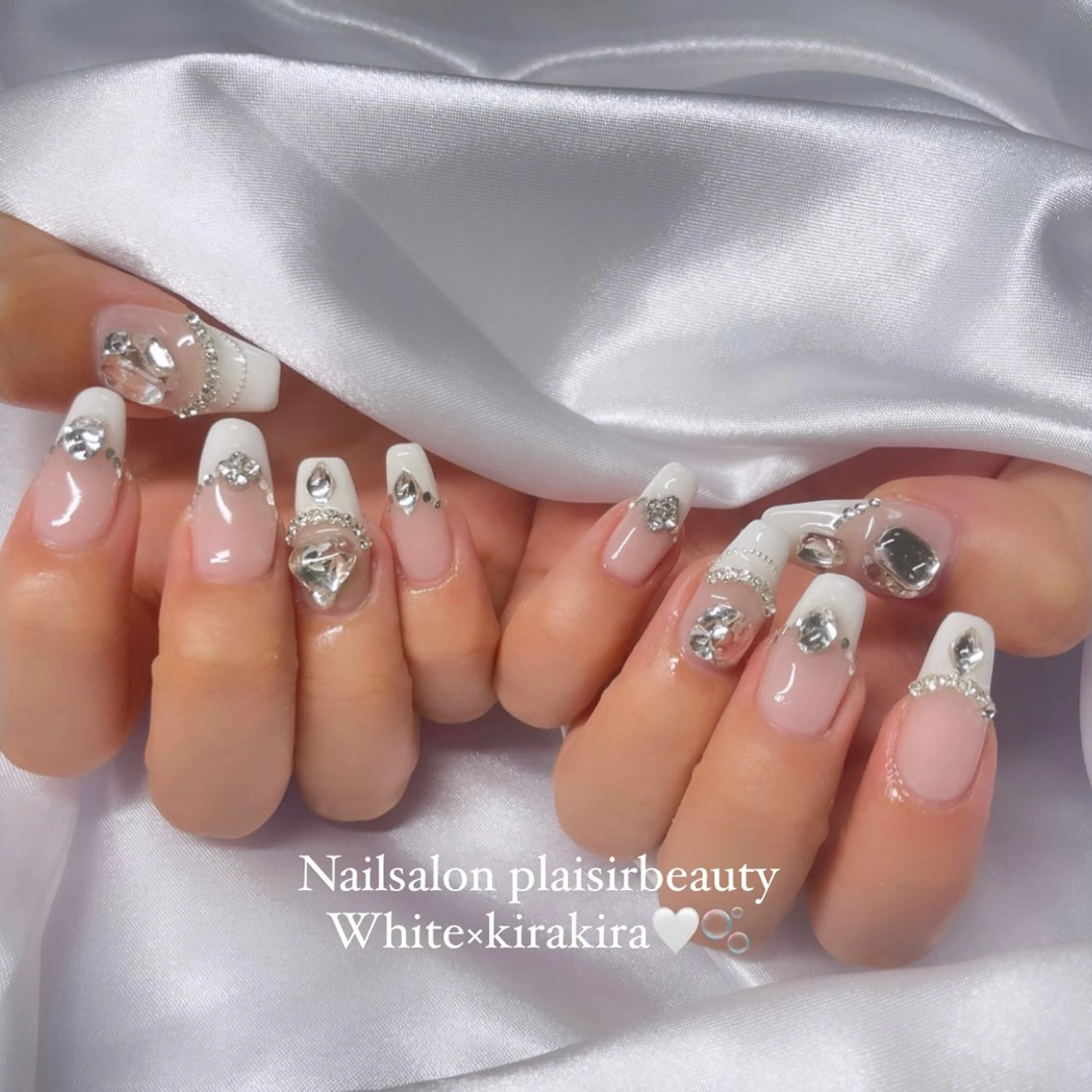 ネイル キラキラネイル 夏ネイル ワンホンネイル ハンドネイル ☃️Nobody_ Renのネイルデザイン