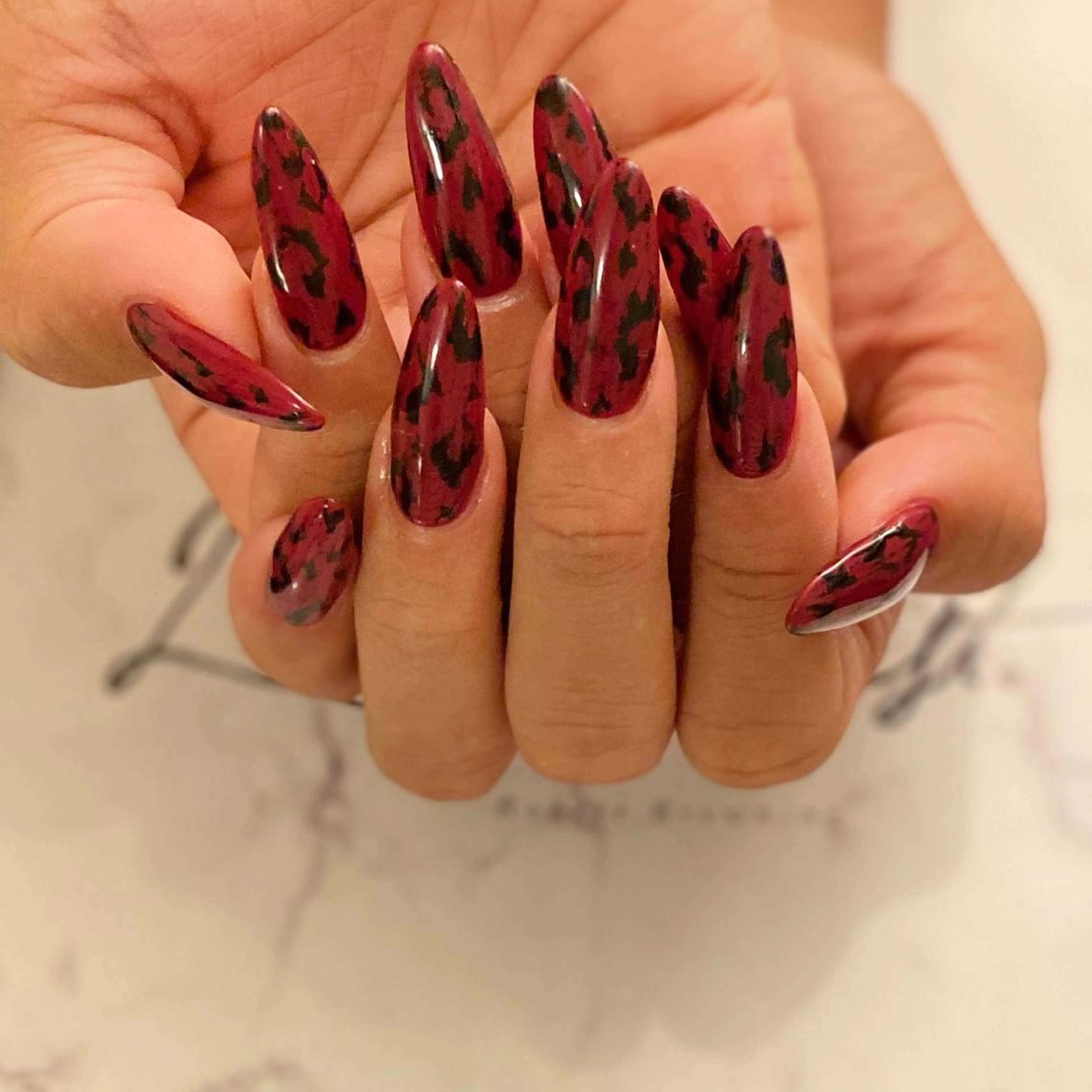 ロング カラー パーマ ヘアアレンジ ネイル マツエク・マツパ アイブロウ ボルドーカラー 眉カラー ボルドー ワンカラーネイル スカルプネイル ハンドネイル フットネイル ease NAIL SALONのネイルデザイン