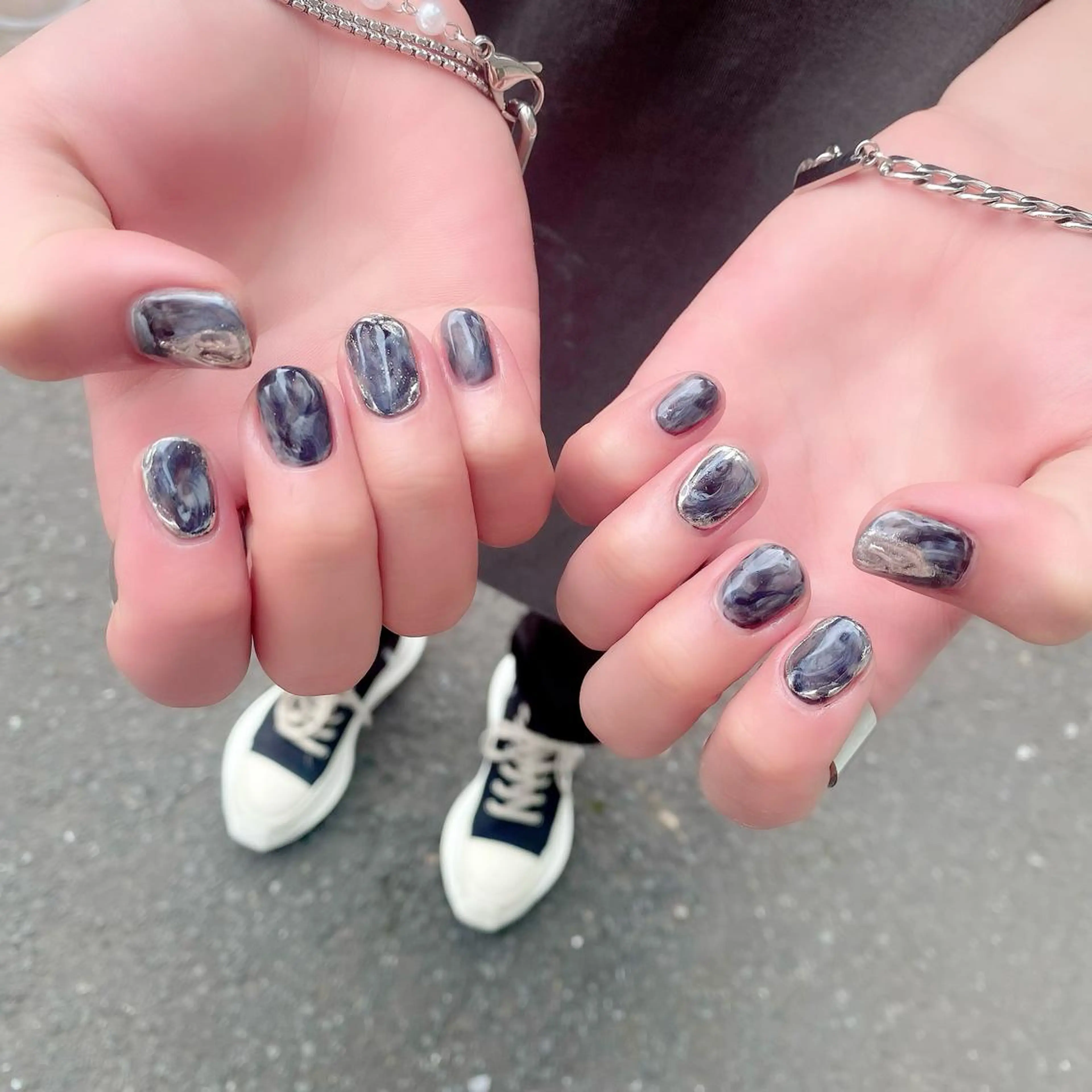 ミディアム カラー パーマ ヘアアレンジ メンズ キッズ ネイル マツエク・マツパ アイブロウ 黒髪 メンズアイブロウ 大理石ネイル(マーブル) メンズネイル ニュアンスネイル ハンドネイル Salon Kのネイルデザイン