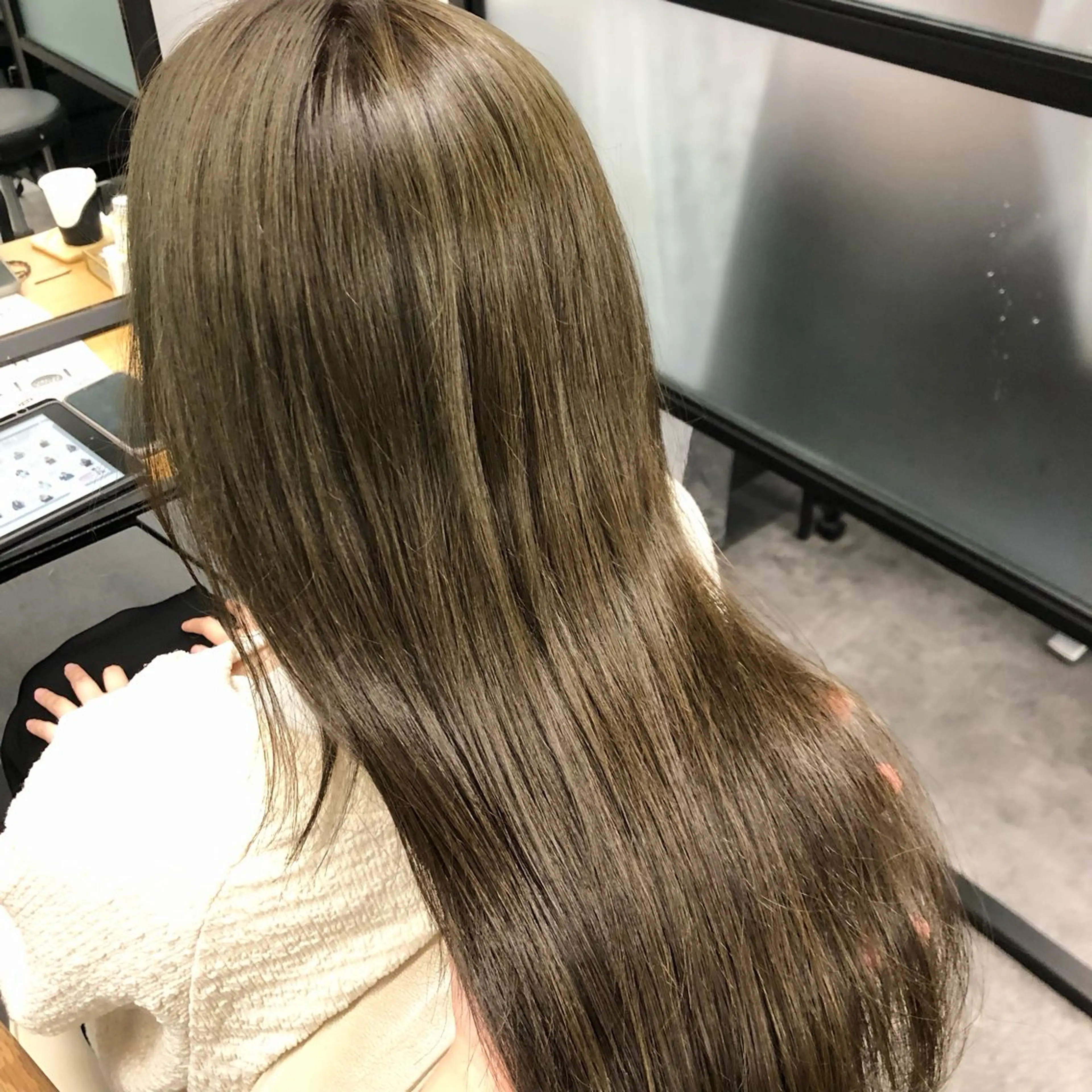 ロング カラー ヘアアレンジ アディクシーカラー アッシュ ベージュカラー 黒髪 ブリーチ カット ヘアカラー JURI🤎 ワンカールレイヤーのヘアスタイル