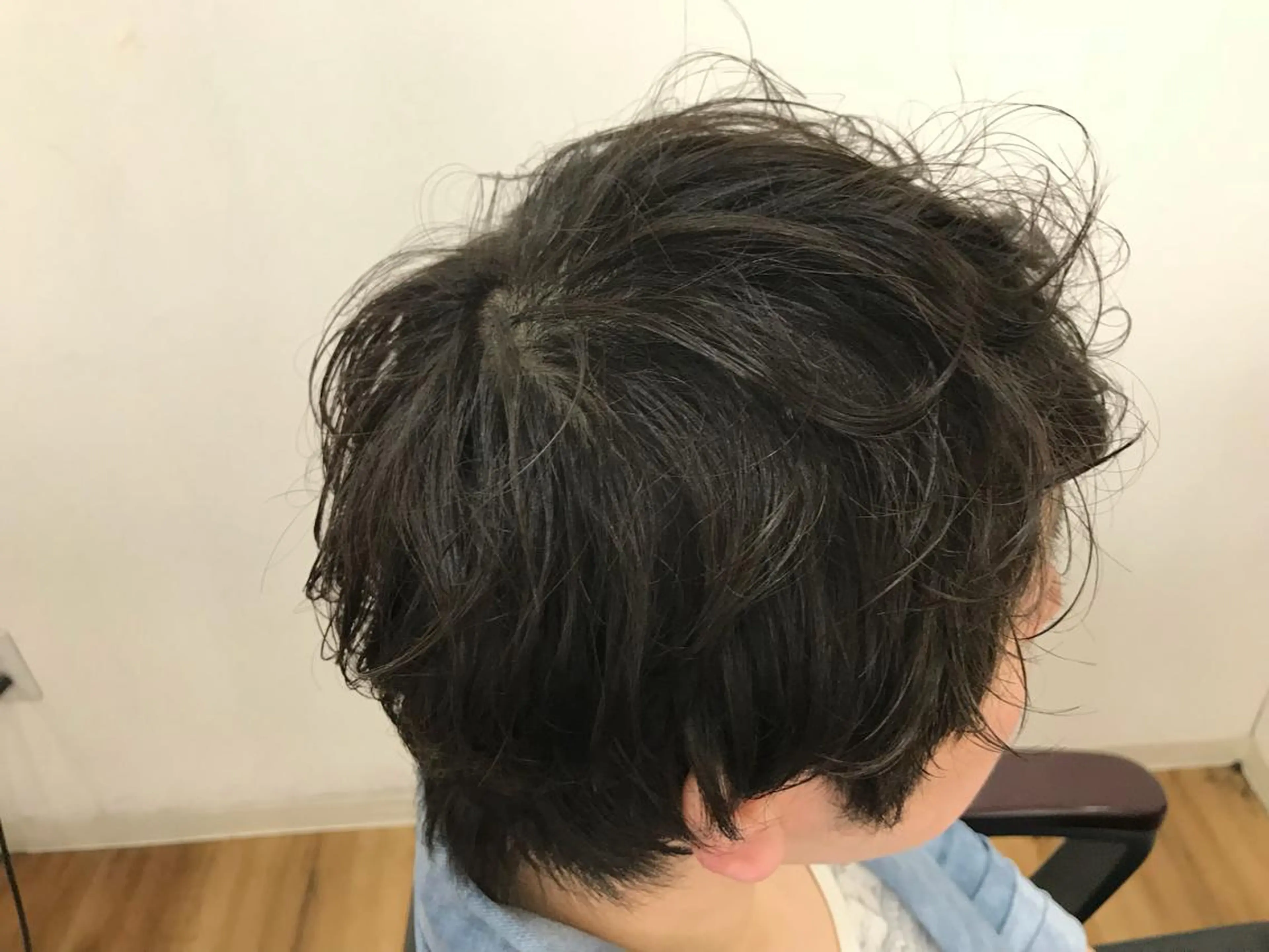 メンズ メンズパーマ ハイトーン髪質改善 家中貴典のヘアスタイル