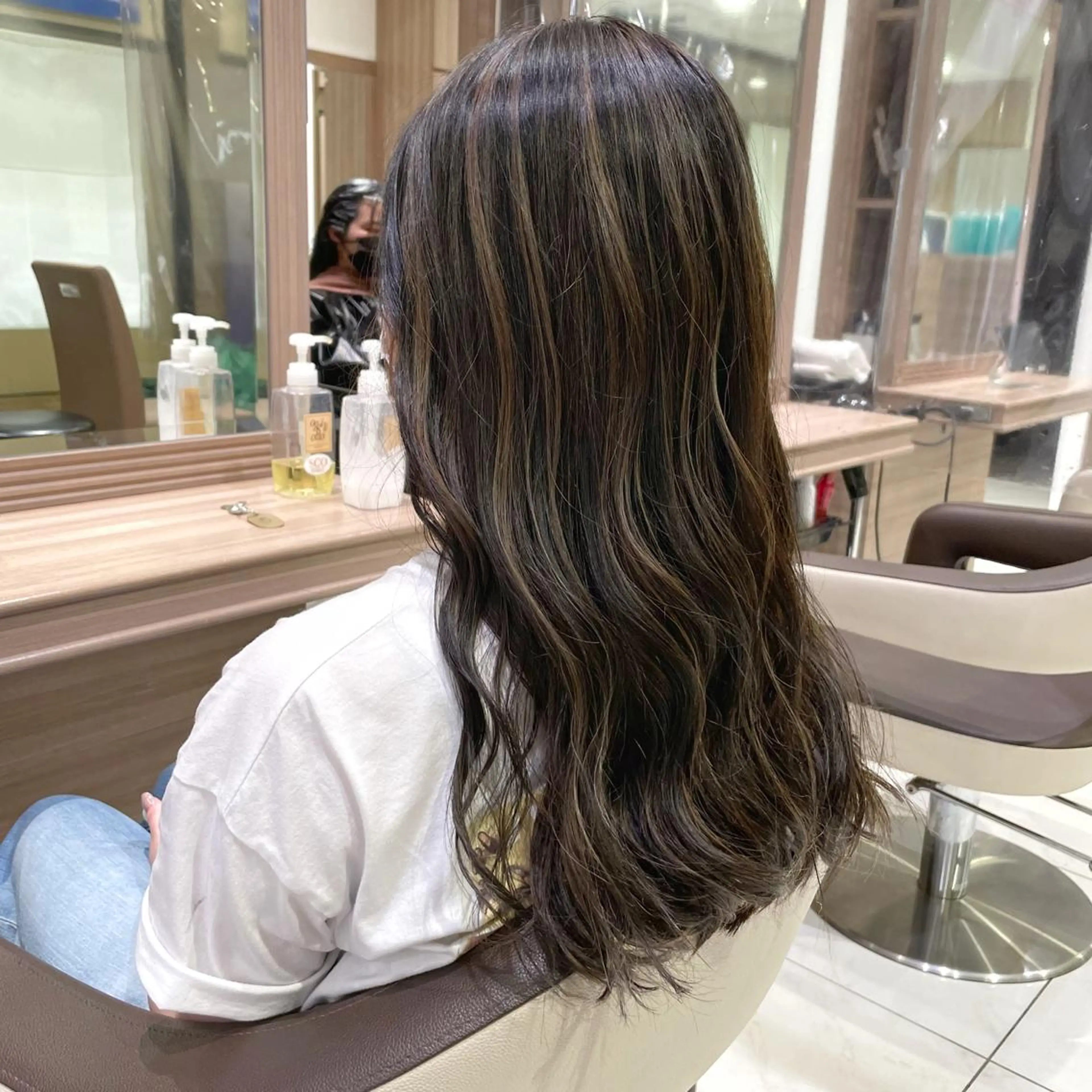 セミロング カラー ハイライトカラー ハイライト 学割 悟 韓国風艶髪縮毛矯正のヘアスタイル