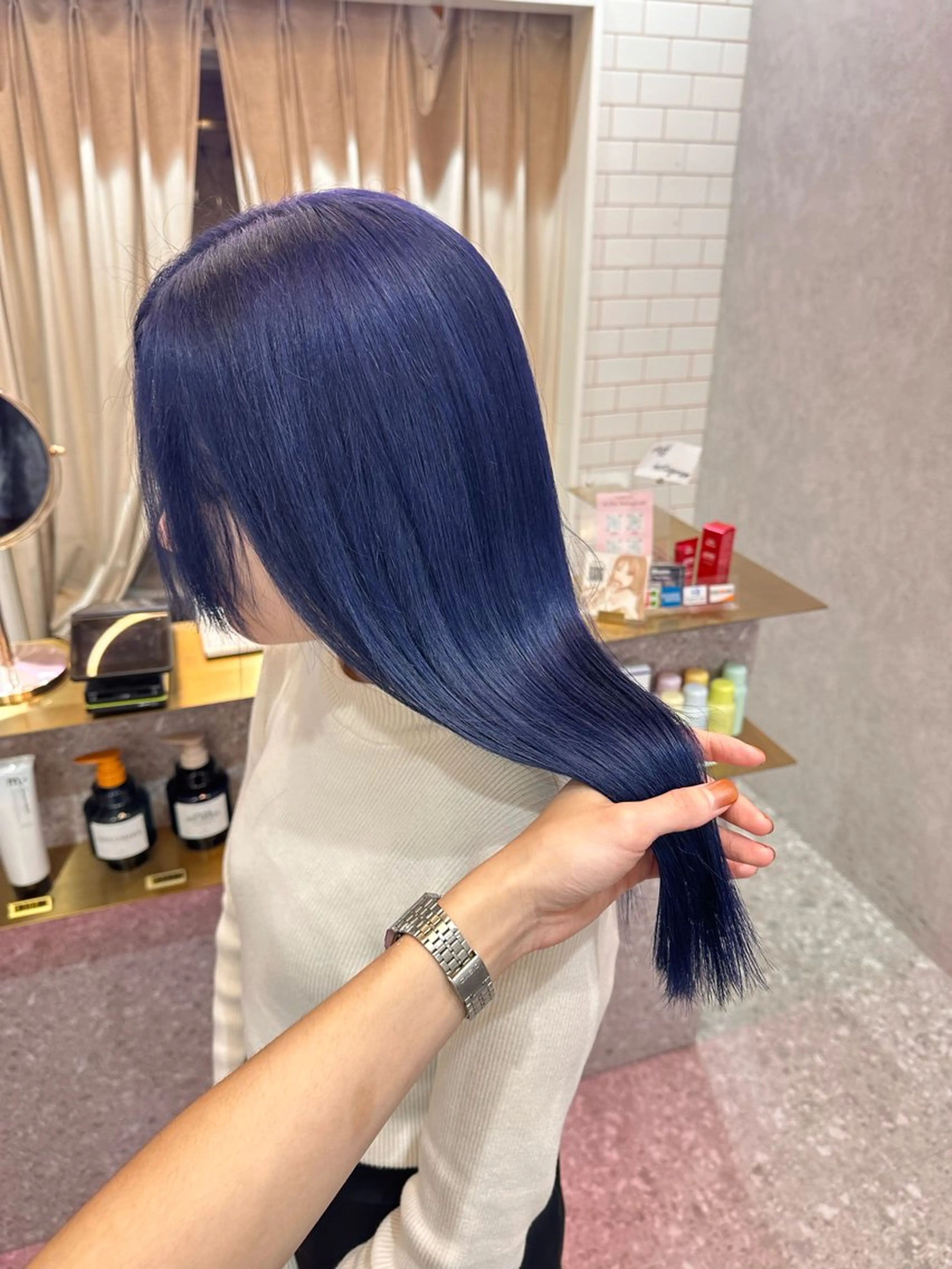 セミロング ヘアカラー yuuto🌈 冬の透け感カラーのヘアスタイル