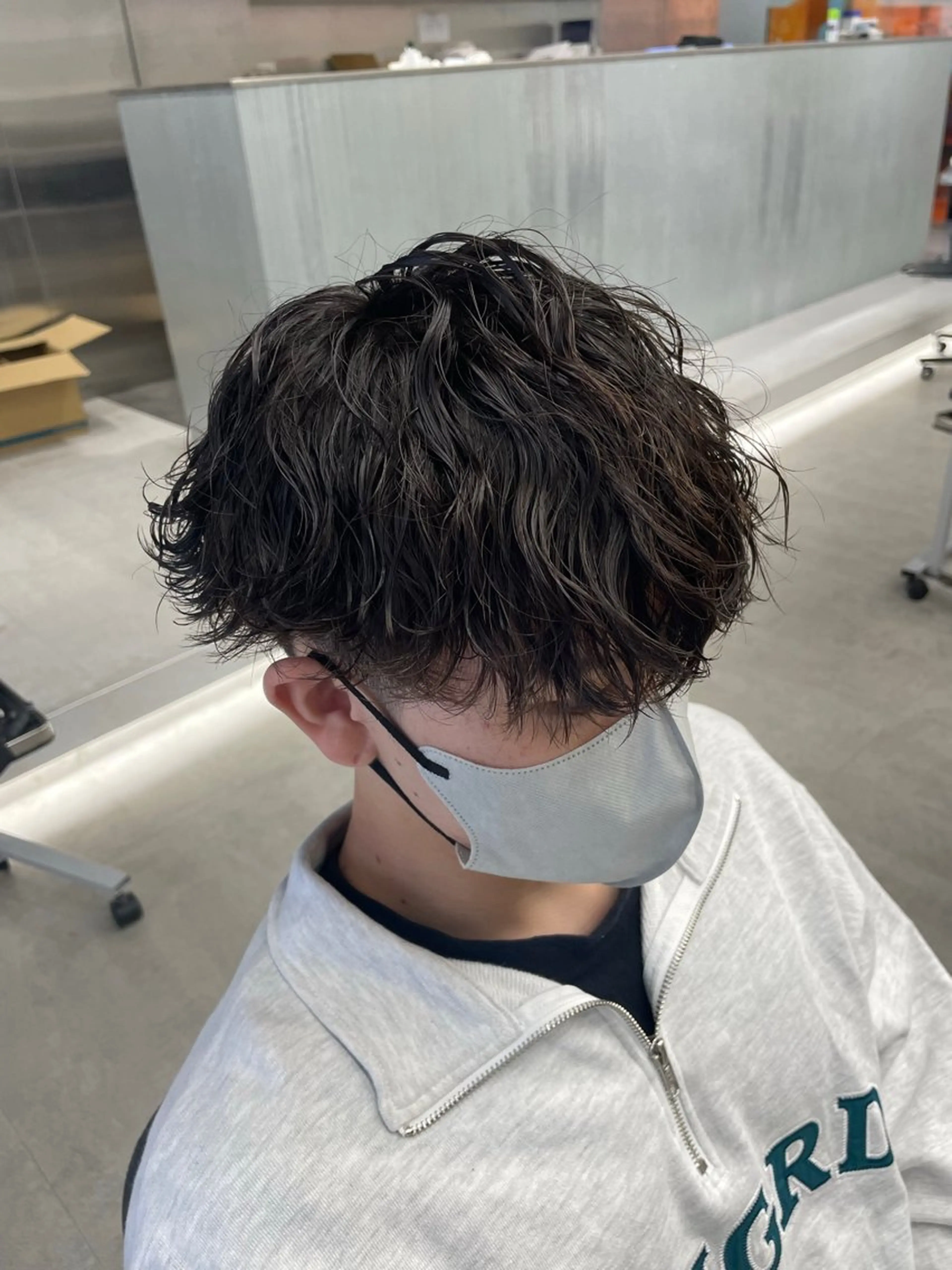 ショート カラー パーマ メンズ メンズパーマ メンズツイストパーマ 波巻きパーマ スパイラルパーマ ツイストパーマ カット ヘアカラー パーマ カラーモデル⚡️ REONのヘアスタイル