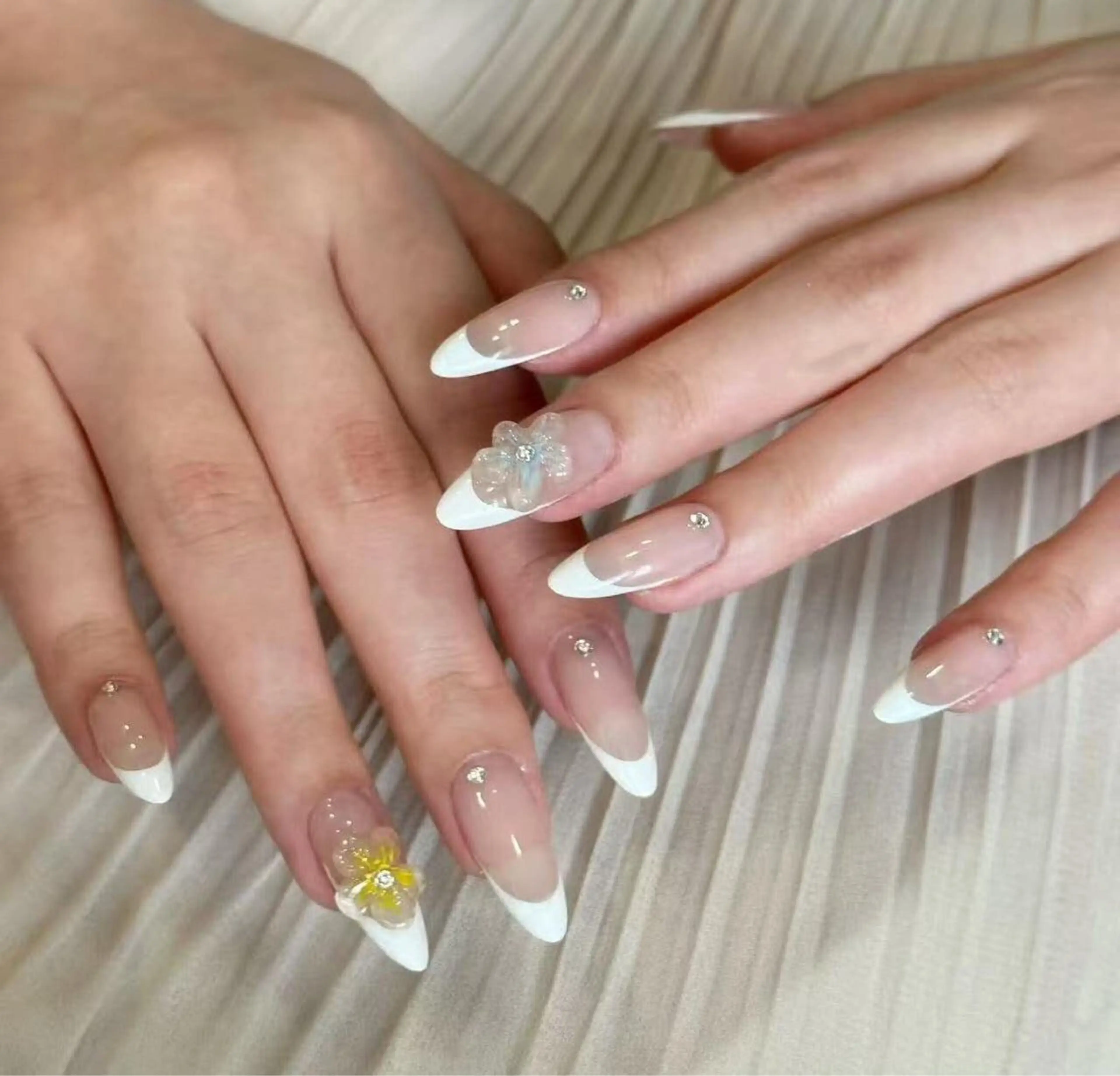 ネイル オーロラネイル フラワーネイル フットネイル フレンチネイル ジェルネイル ハンドネイル BabyYouMi nailのネイルデザイン