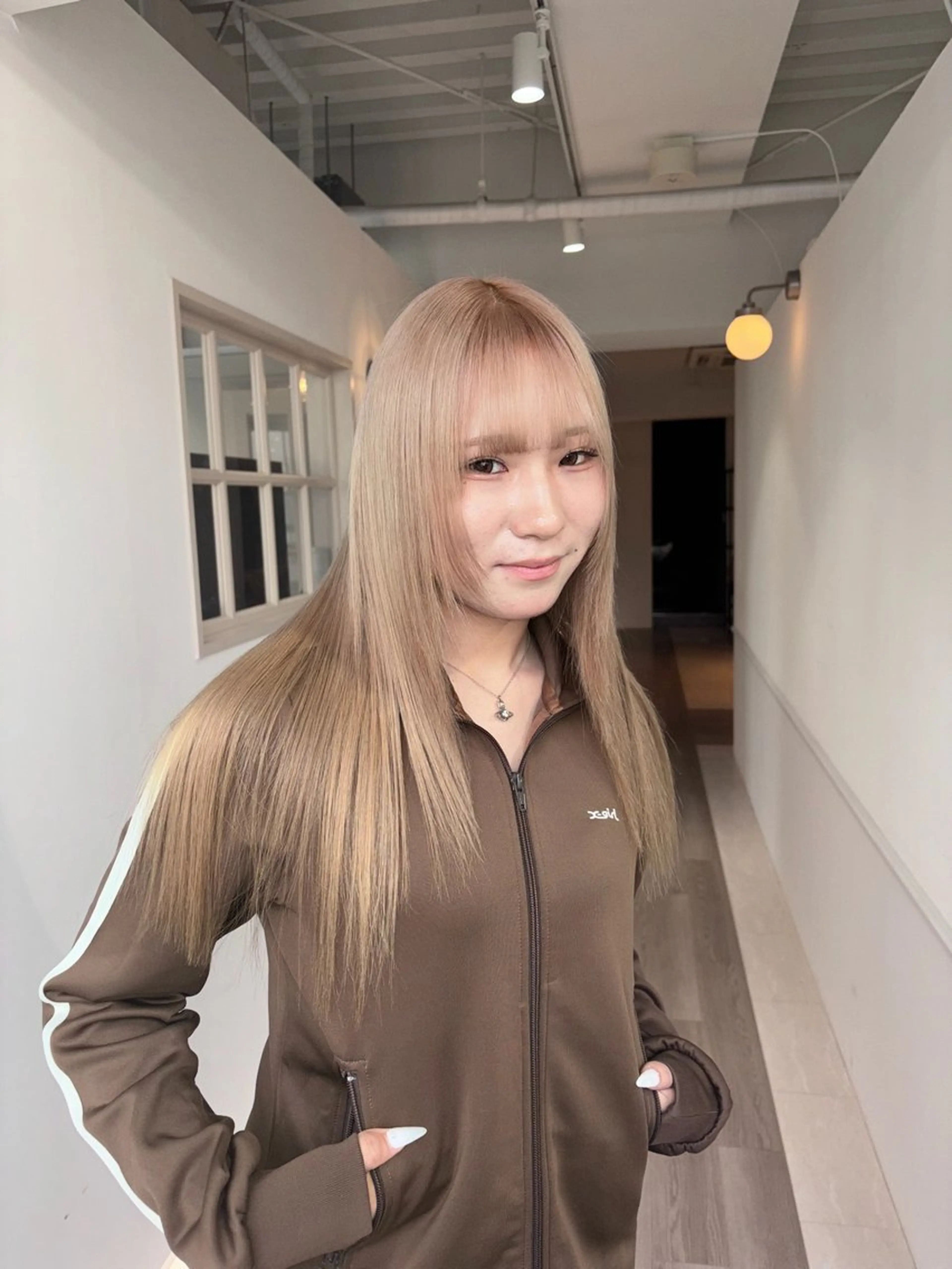 ロング カラー ベージュカラー 瀬戸 杏珠のヘアスタイル