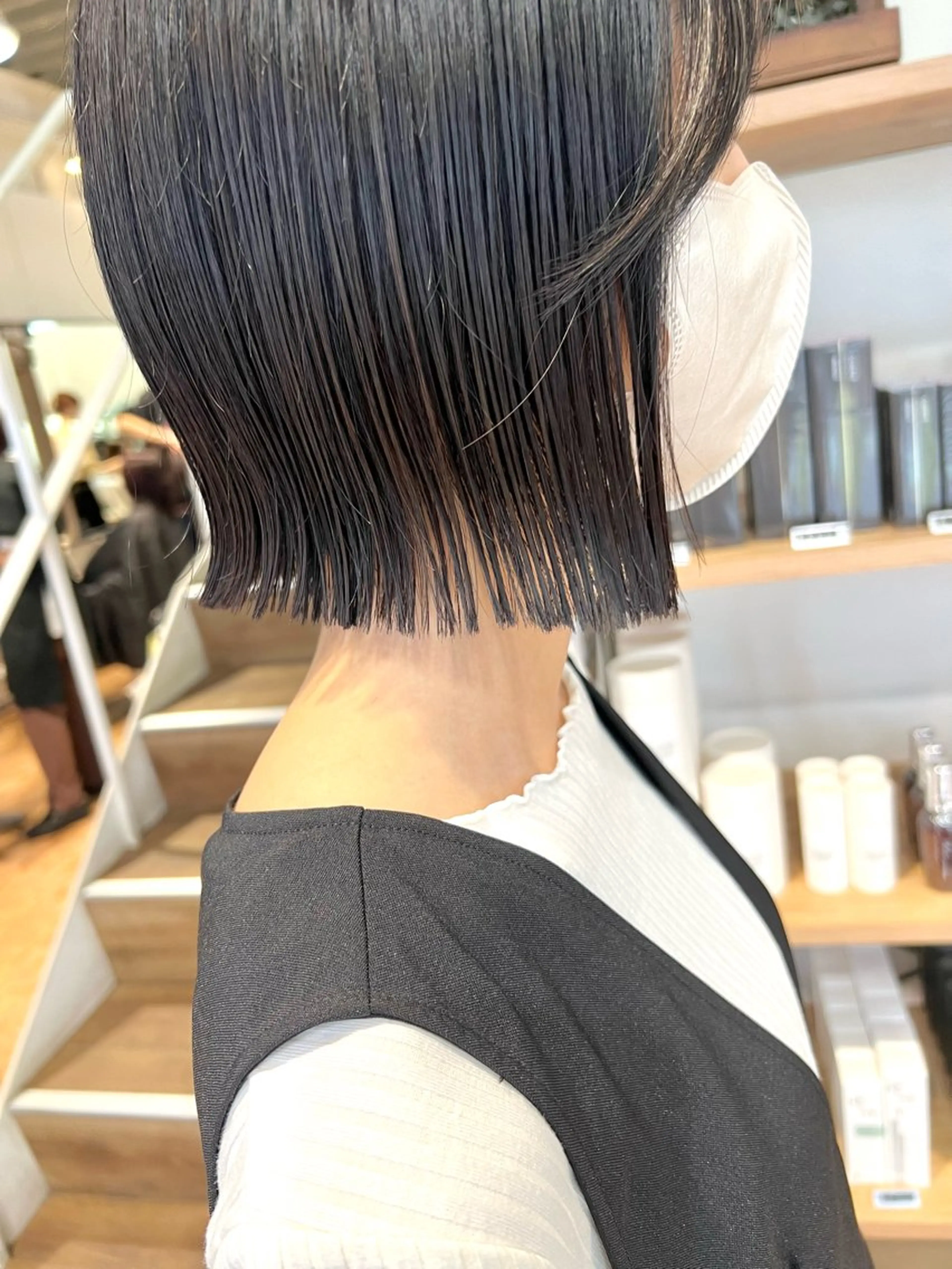 ミディアム 切りっぱなしボブ ボブ 外ハネヘア インナーカラー♡ Nanakoのヘアスタイル