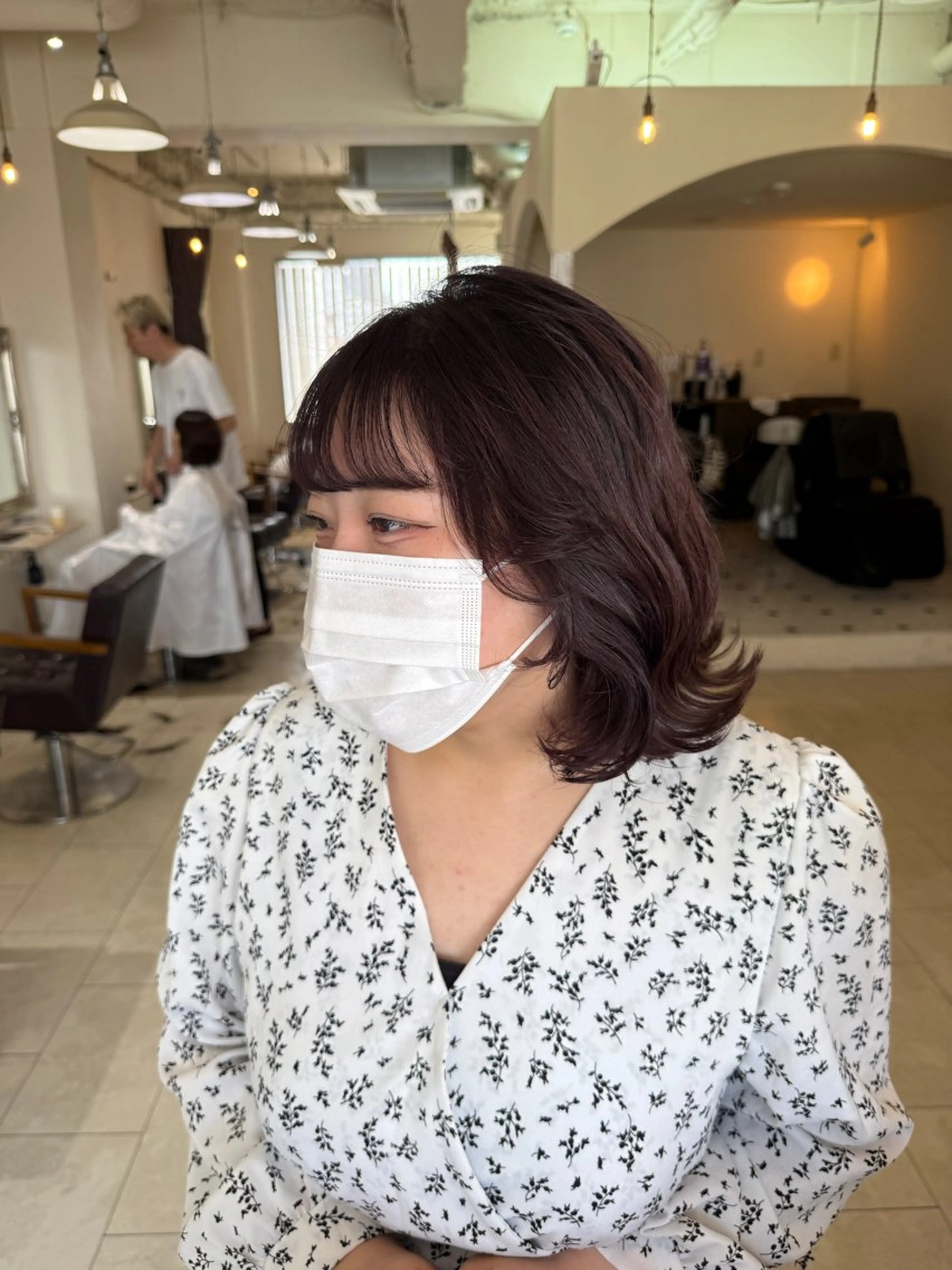 ミディアム カット ヘアカラー Maho/海外 レイヤー/ハイトーンのヘアスタイル