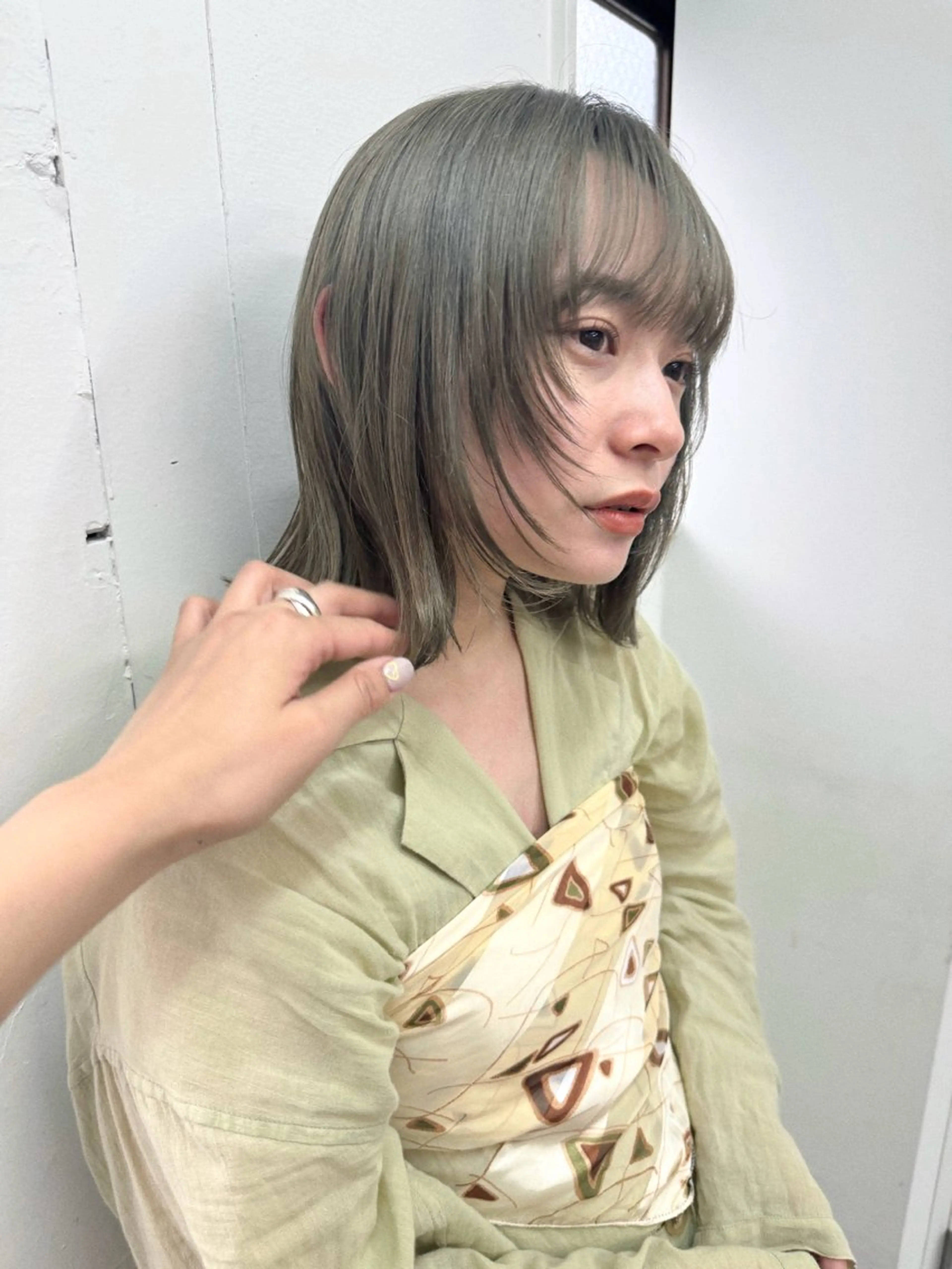 ショート カラー ヘアアレンジ ベージュカラー ブリーチ オリーブベージュ カット ヘアカラー トリートメント ヘアセット stand所属・ニュアンスヘア🌔 nanakoのヘアスタイル