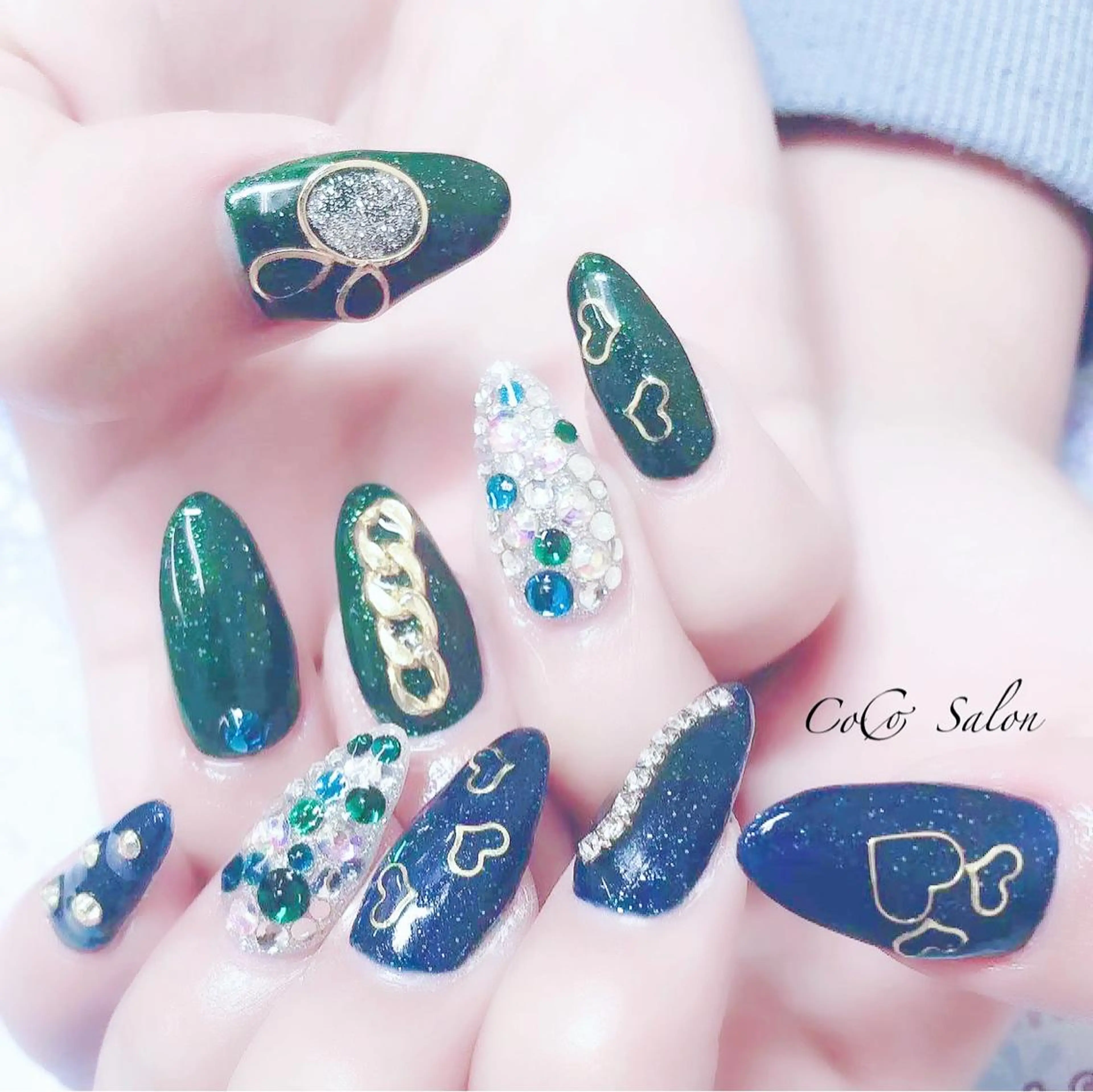 ネイル 長さ出し ジェルネイル グリーン ハート ホログラムネイル ハンドネイル CoCoSalon ネイル/まつ毛予約のネイルデザイン