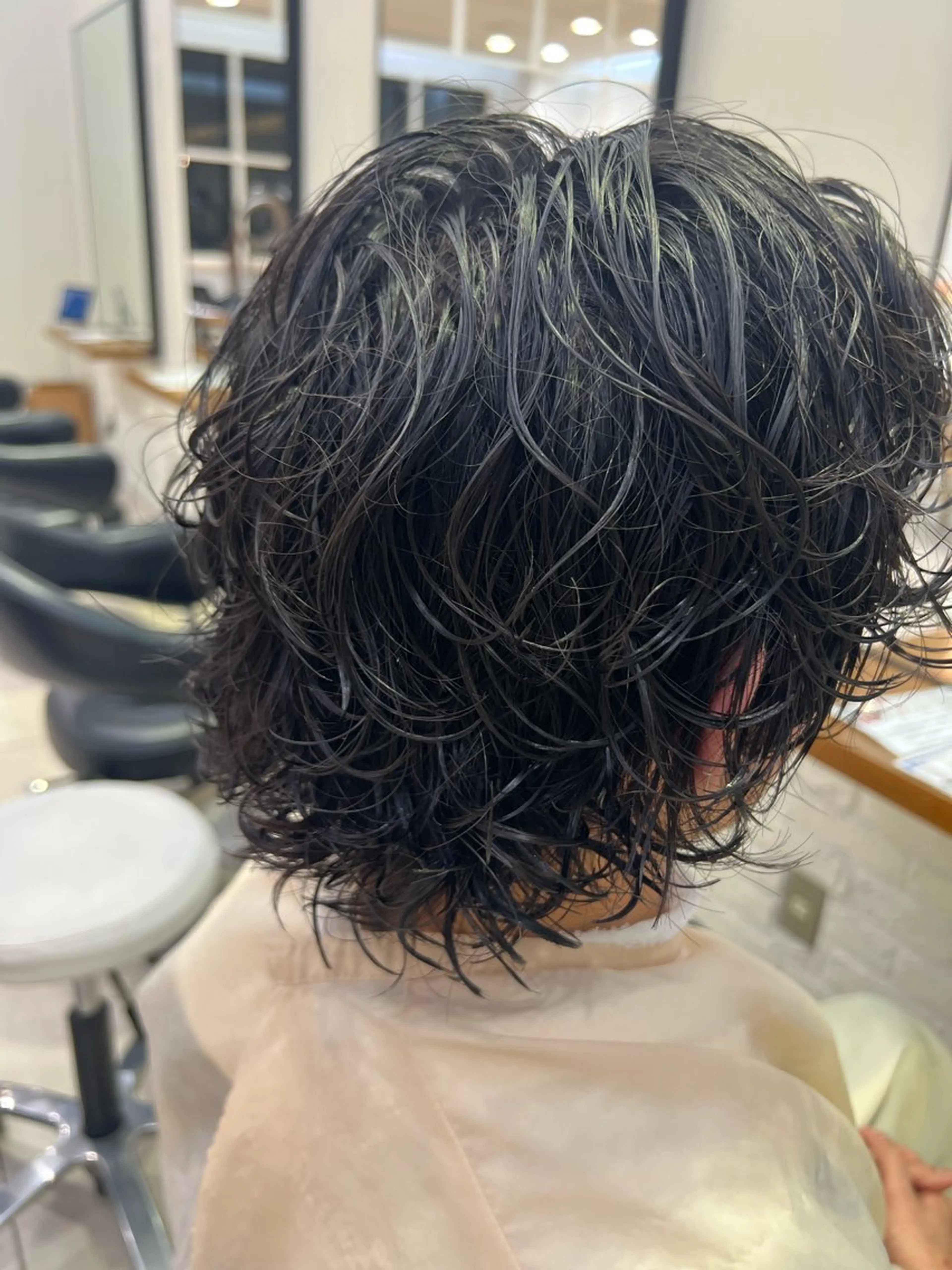ミディアム メンズパーマ 岩成健志郎のヘアスタイル