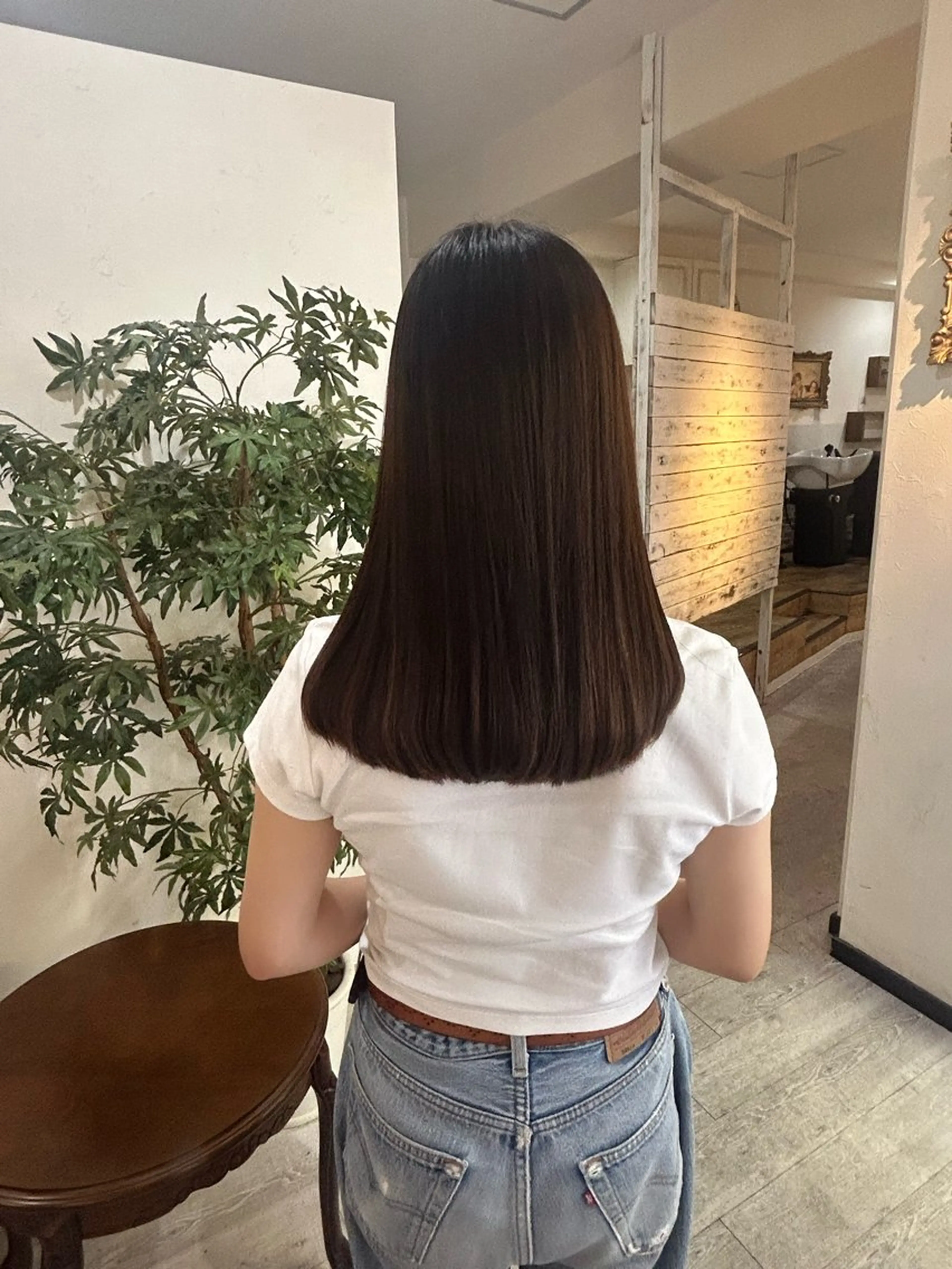 セミロング 金子 莉緒のヘアスタイル