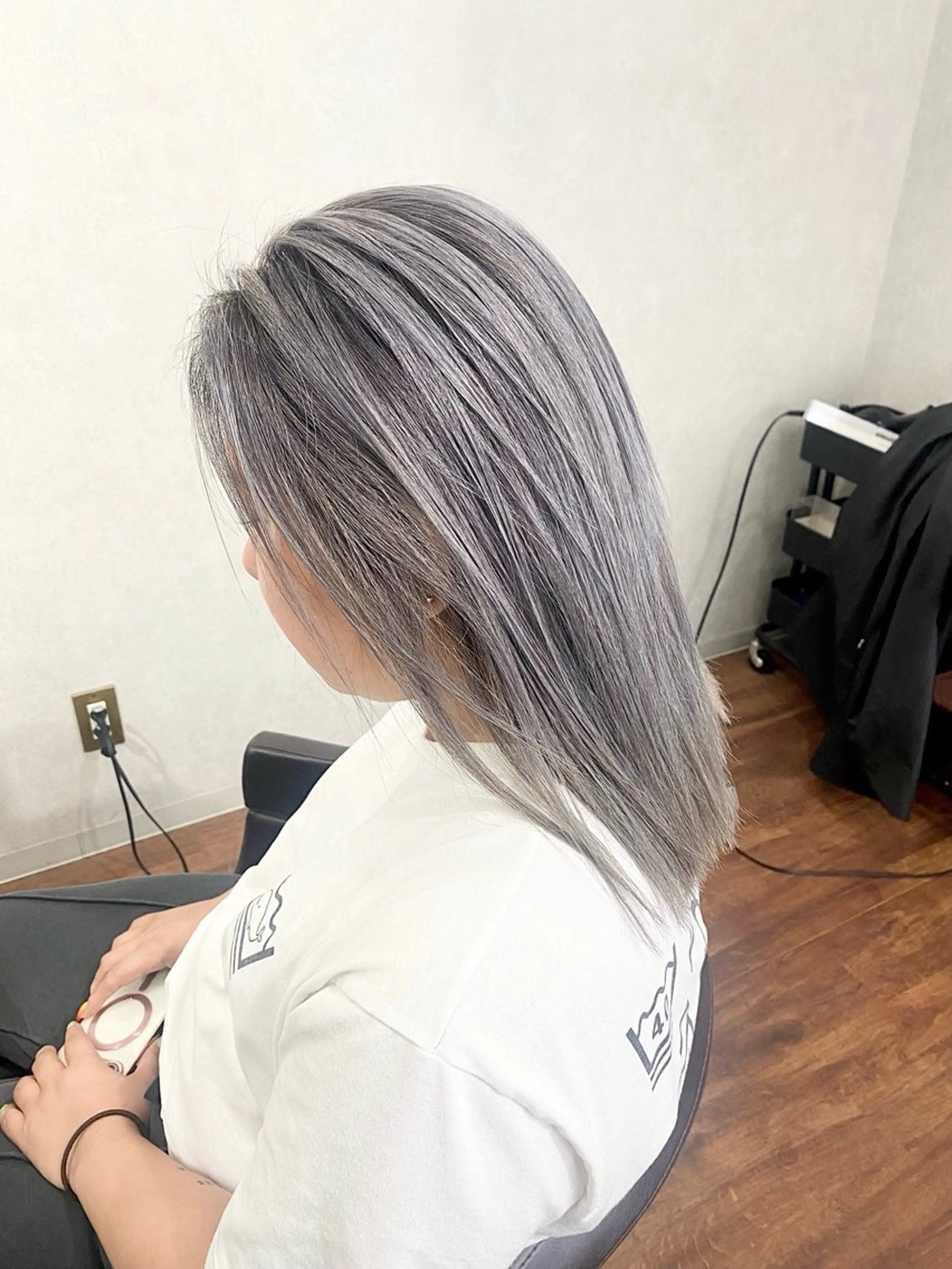 セミロング カラー デザインカラー _White所属・ＳＨＩ ＺＵのヘアスタイル