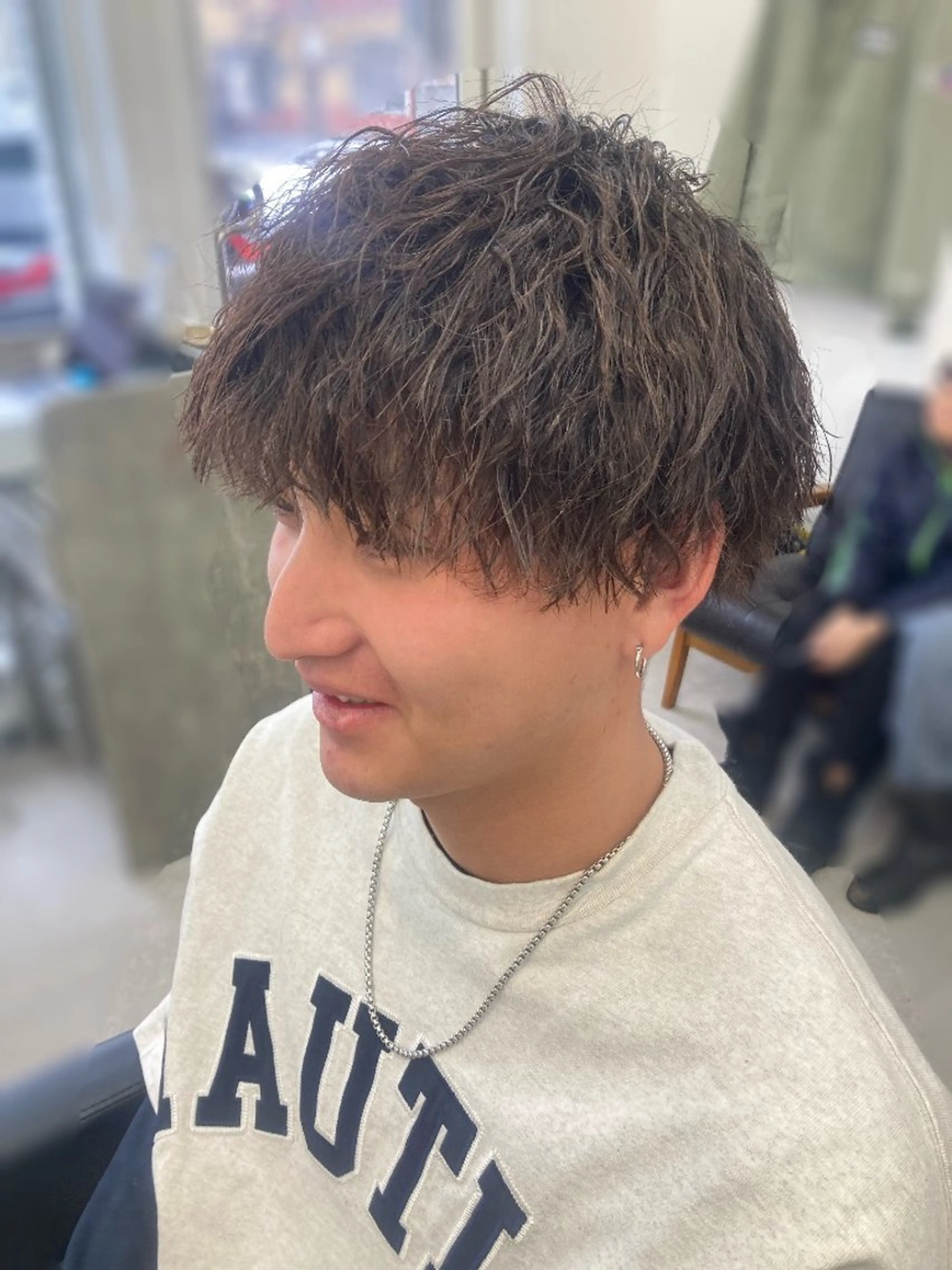 ミディアム パーマ メンズ ミディアムパーマ メンズパーマ メンズツイストパーマ ツイストパーマ 深堀 勇弥のヘアスタイル