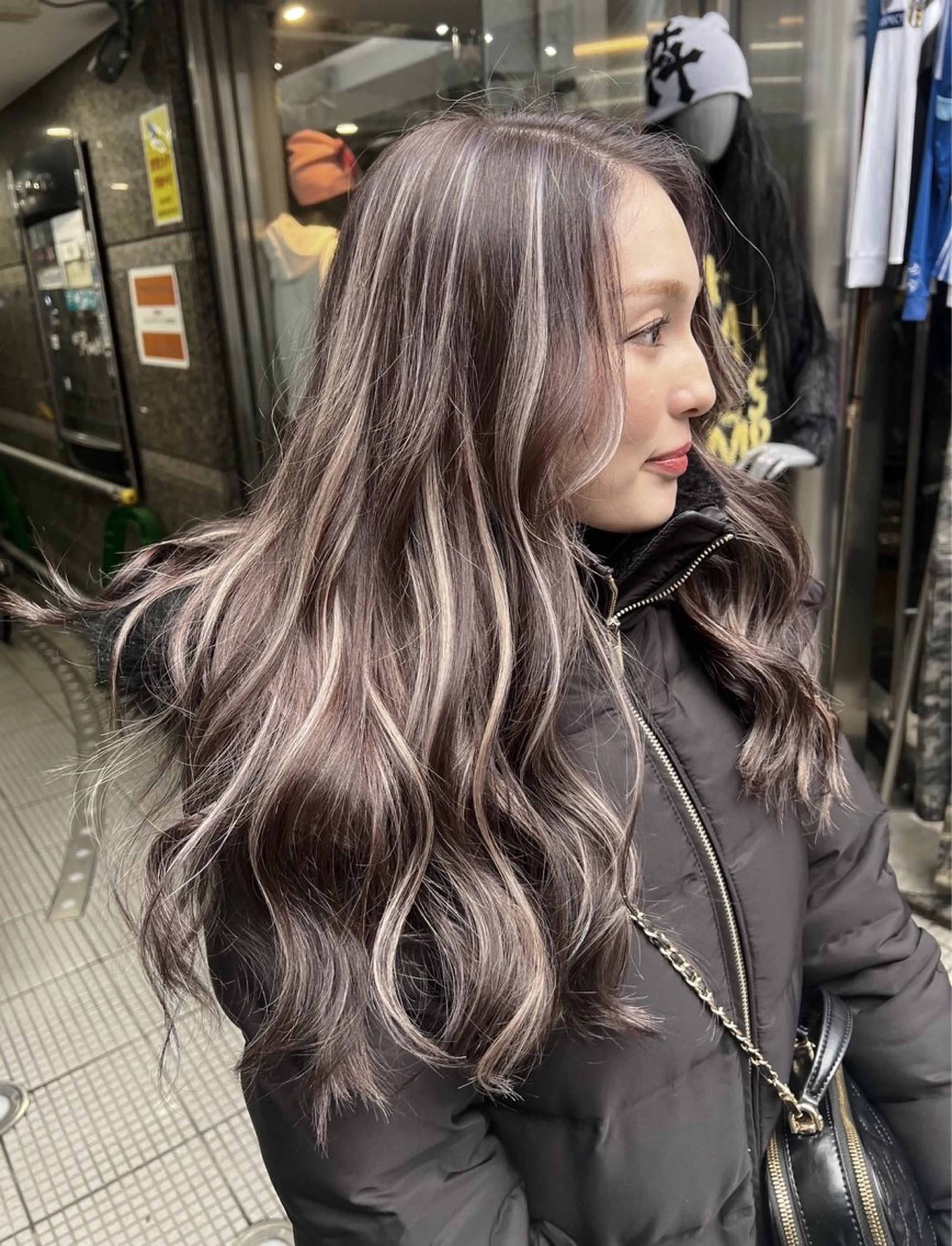 ロング カラー ダークグレー ダークグレージュ グレージュ ハイライトカラー ハイライト ヘアカラー トリートメント ROBIN所属・指名数No.1 /NAOYAのヘアスタイル