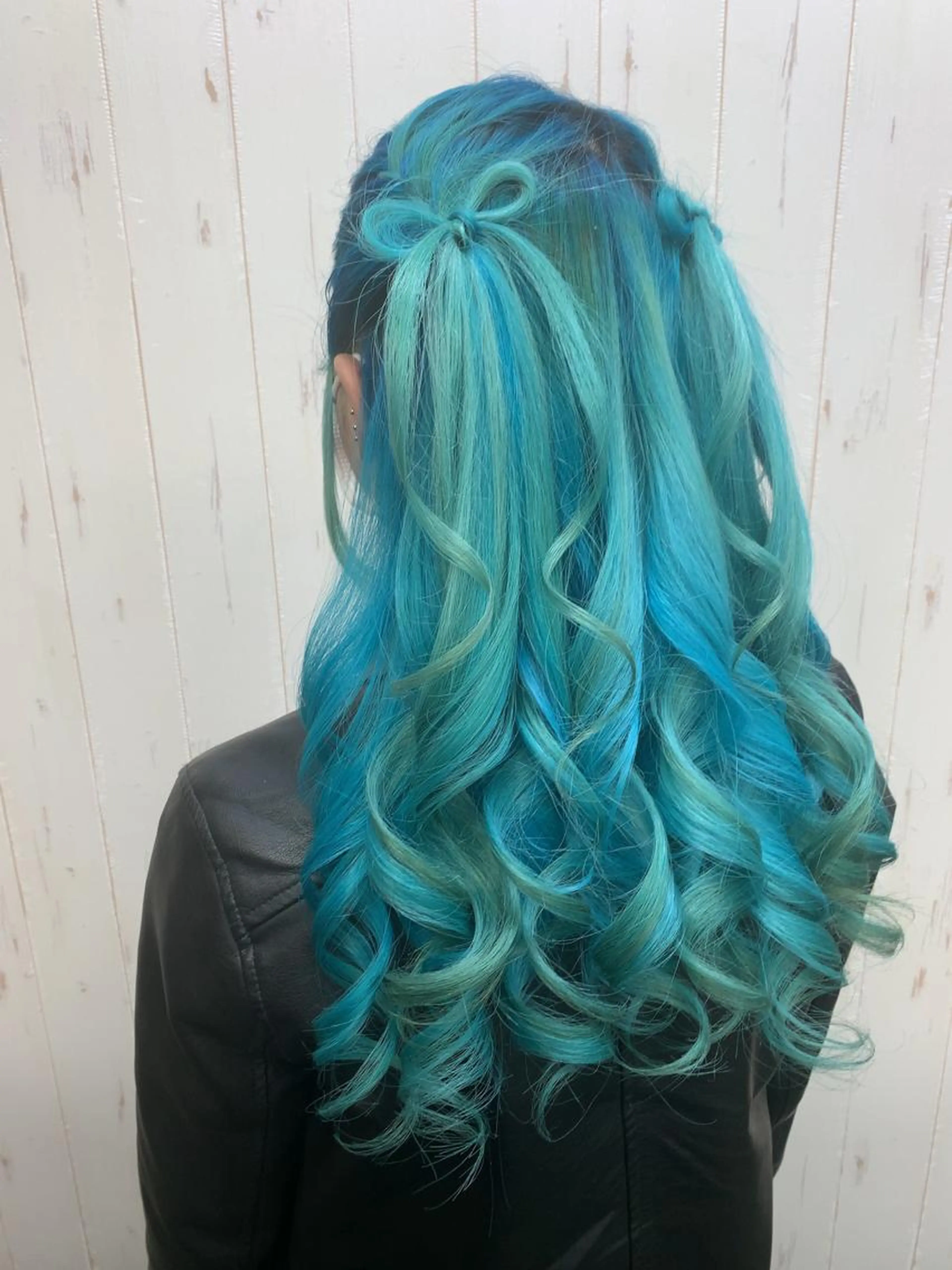 特殊ヘアセット（全日10​〜​19時）🌼花、ハート、リボンなど２つまでの写真