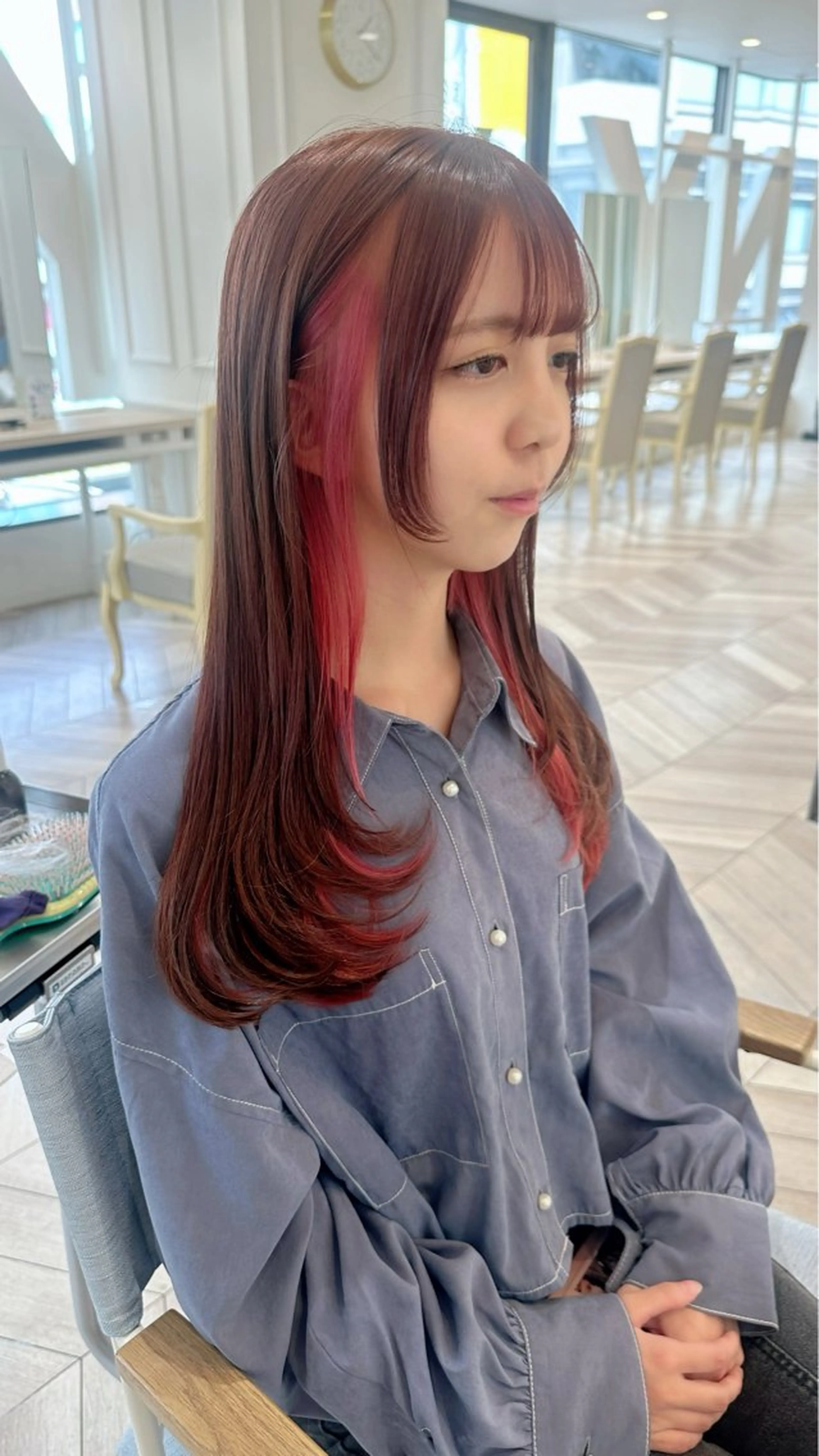 ロング カラー インナーカラー ピンクカラー レイヤーカット カット ヘアカラー ベージュ/インナー カラー🤍Rieのヘアスタイル