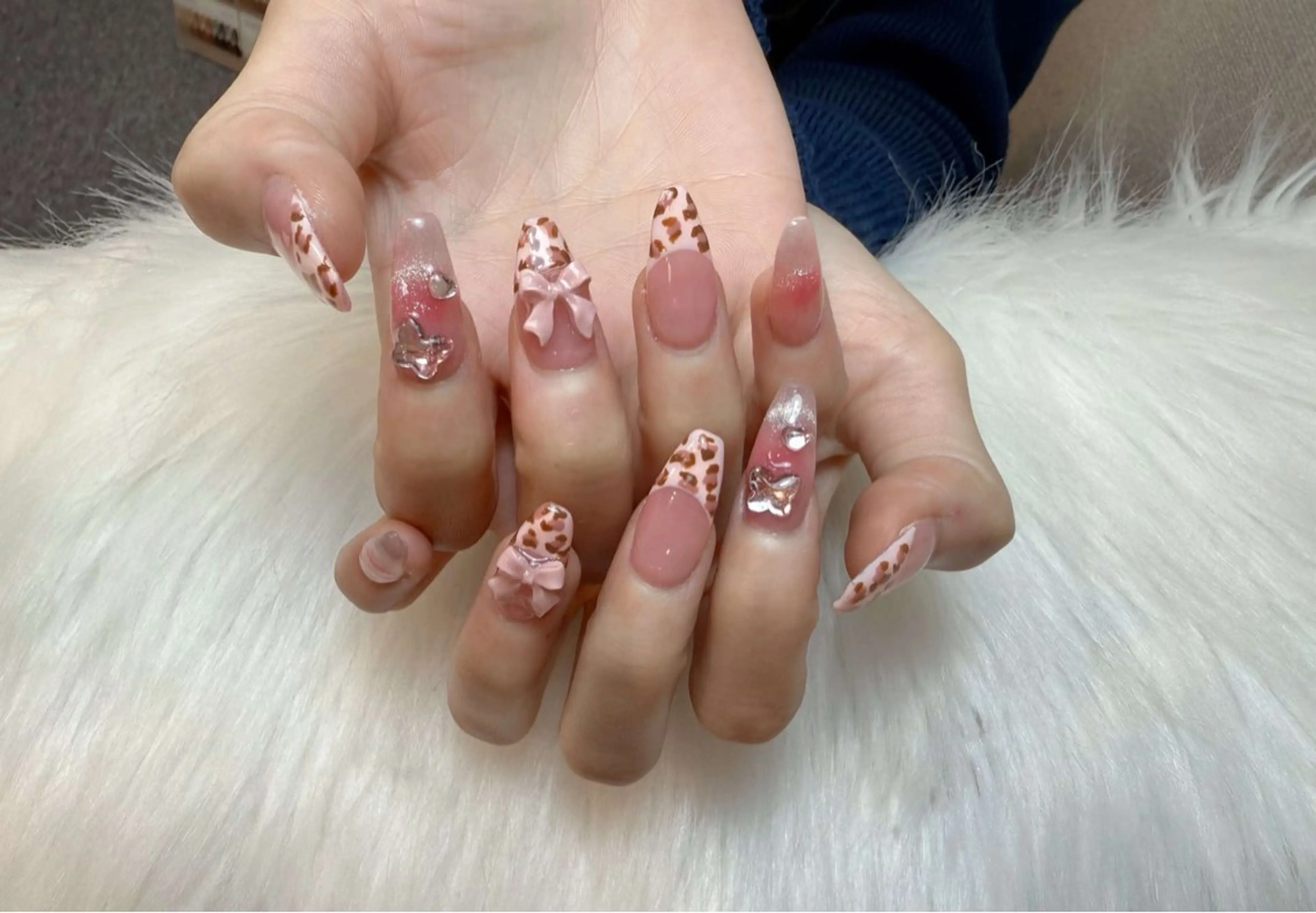 ネイル グラデーション キラキラネイル ワンカラーネイル 冬ネイル Jenn Nail Salonのネイルデザイン