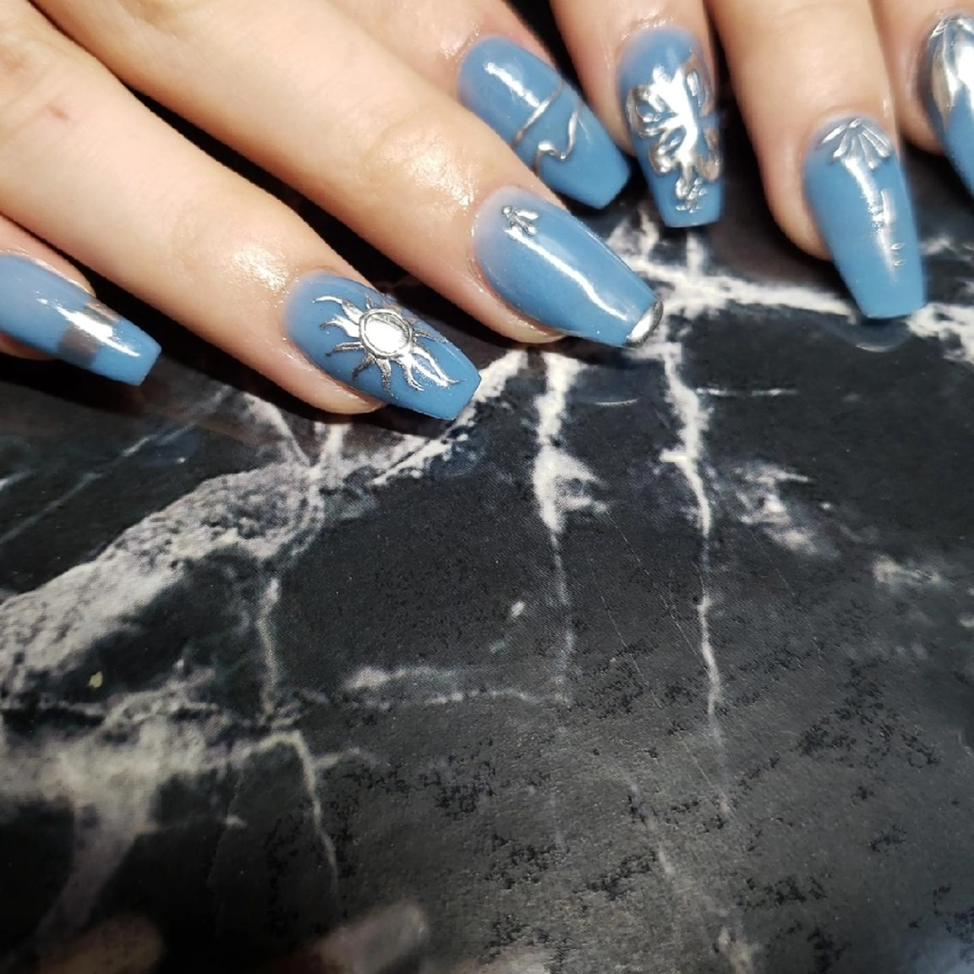 ミディアム ネイル アートネイル ハンドネイル クロキ 。のネイルデザイン