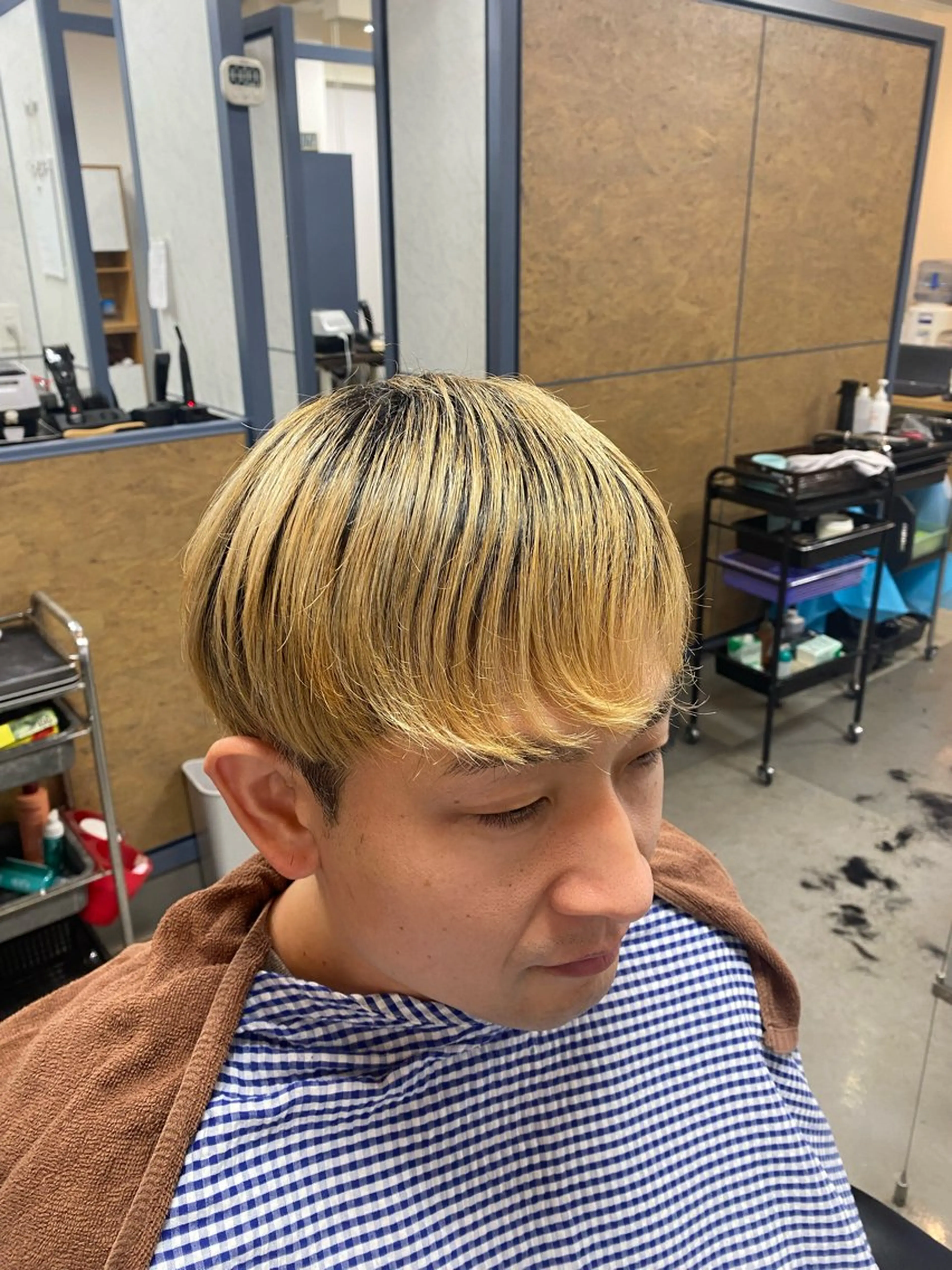 ミディアム 湯浅 俊貴のヘアスタイル