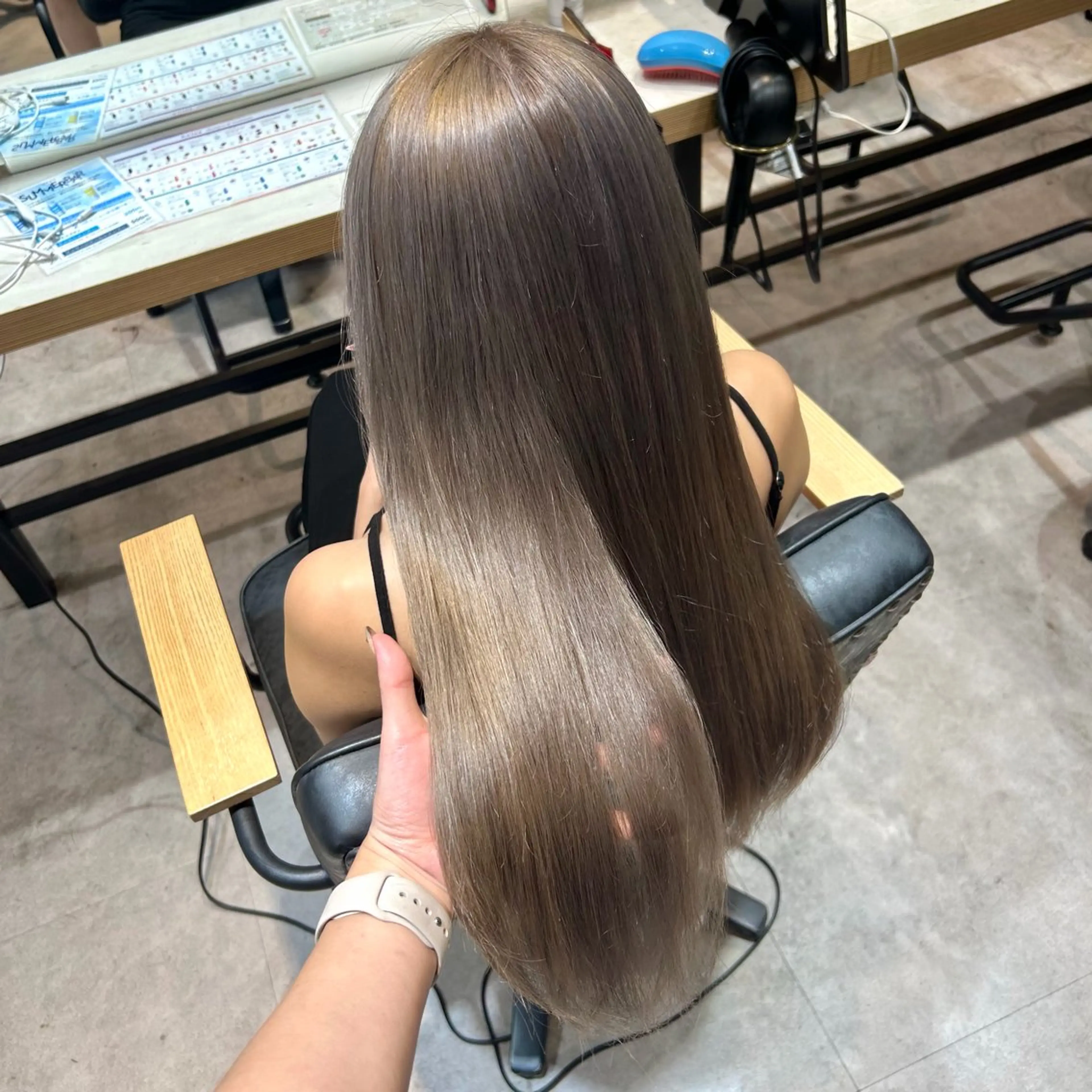 ロング カラー ヘアカラー レイヤー/手書きネイ ルCOCORO 🎀のネイルデザイン