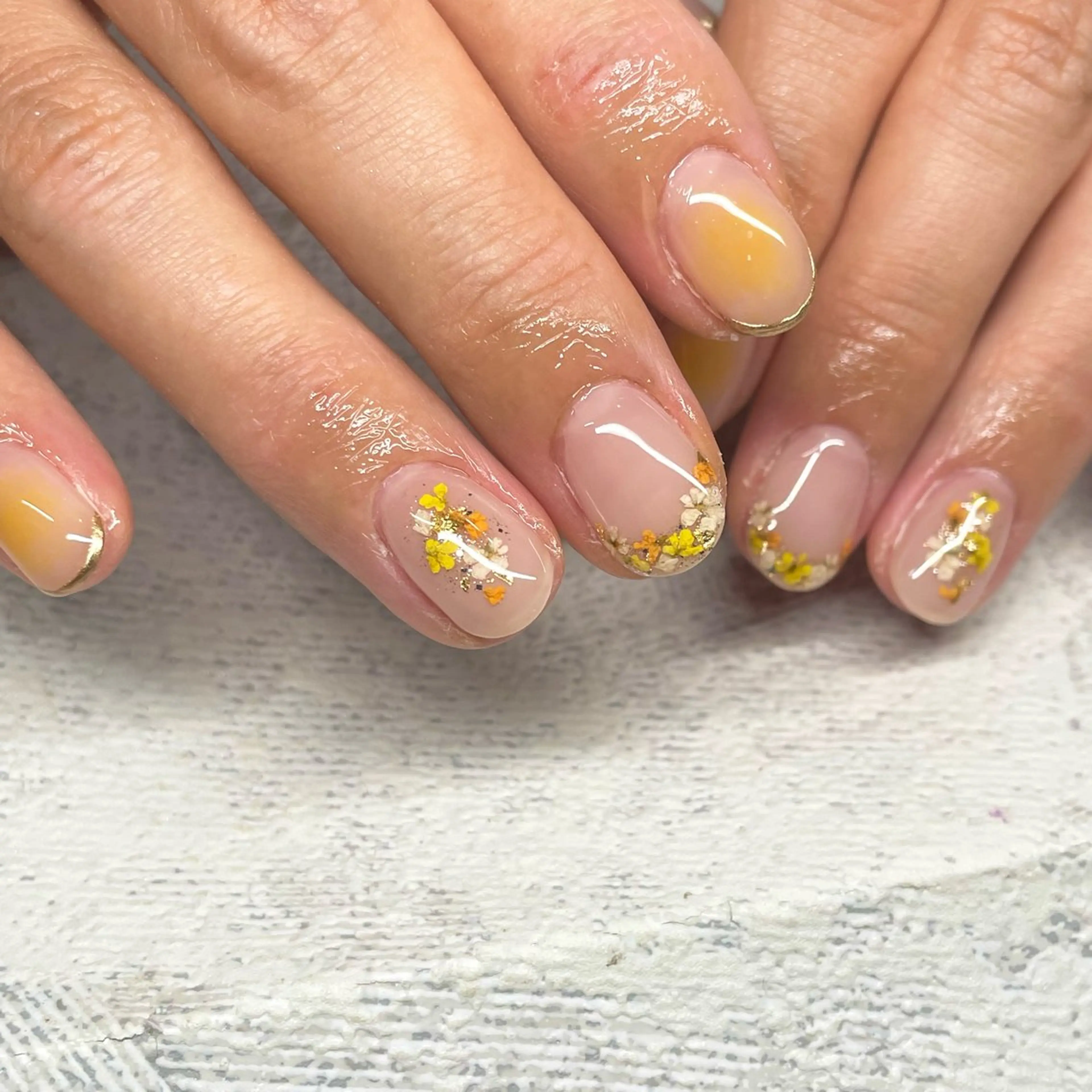 ネイル チークネイル ゴールド nailsalon SuMILEのネイルデザイン