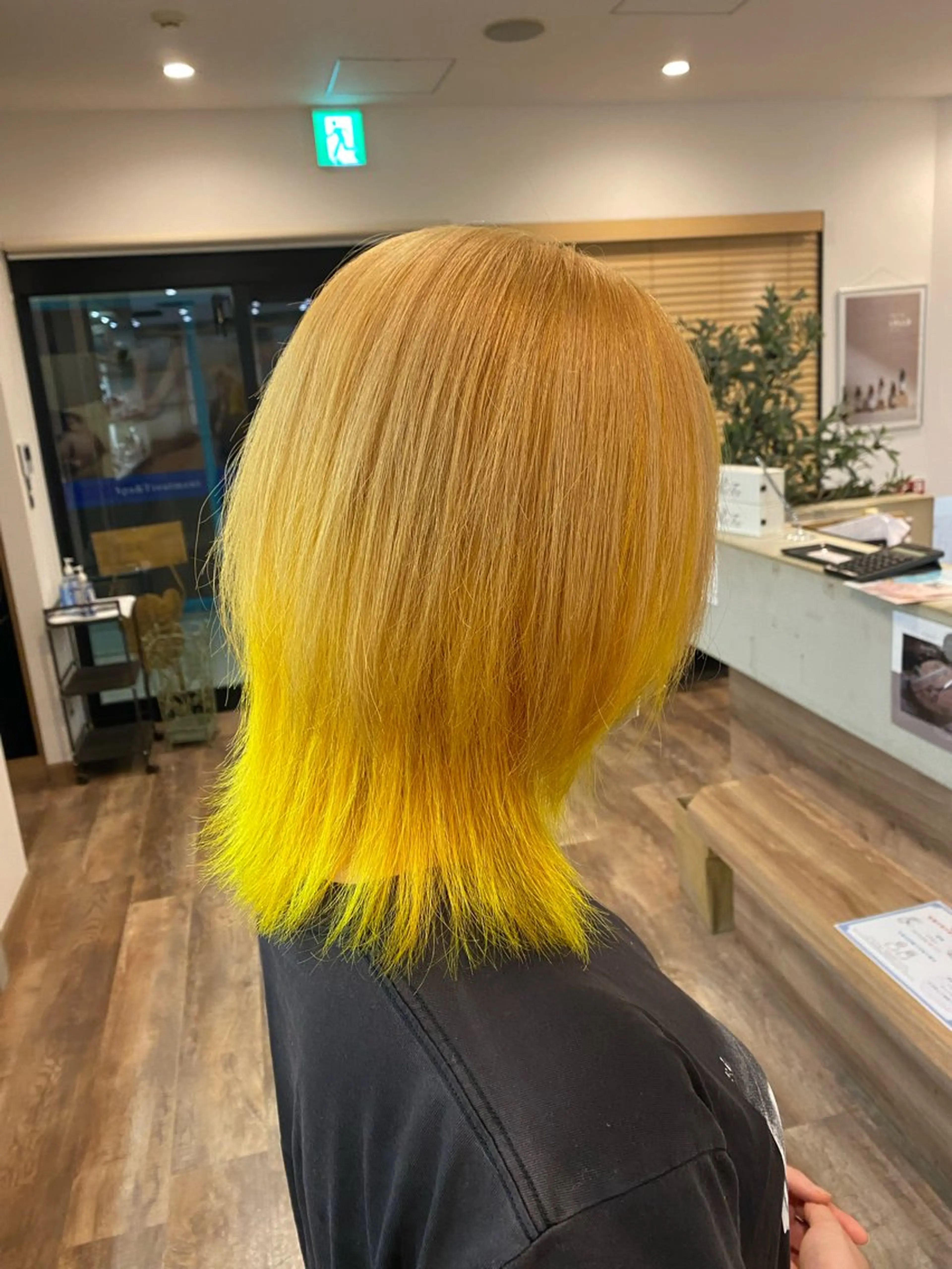 セミロング カラー イエローカラー カット ヘアカラー 髙橋 怜司のヘアスタイル