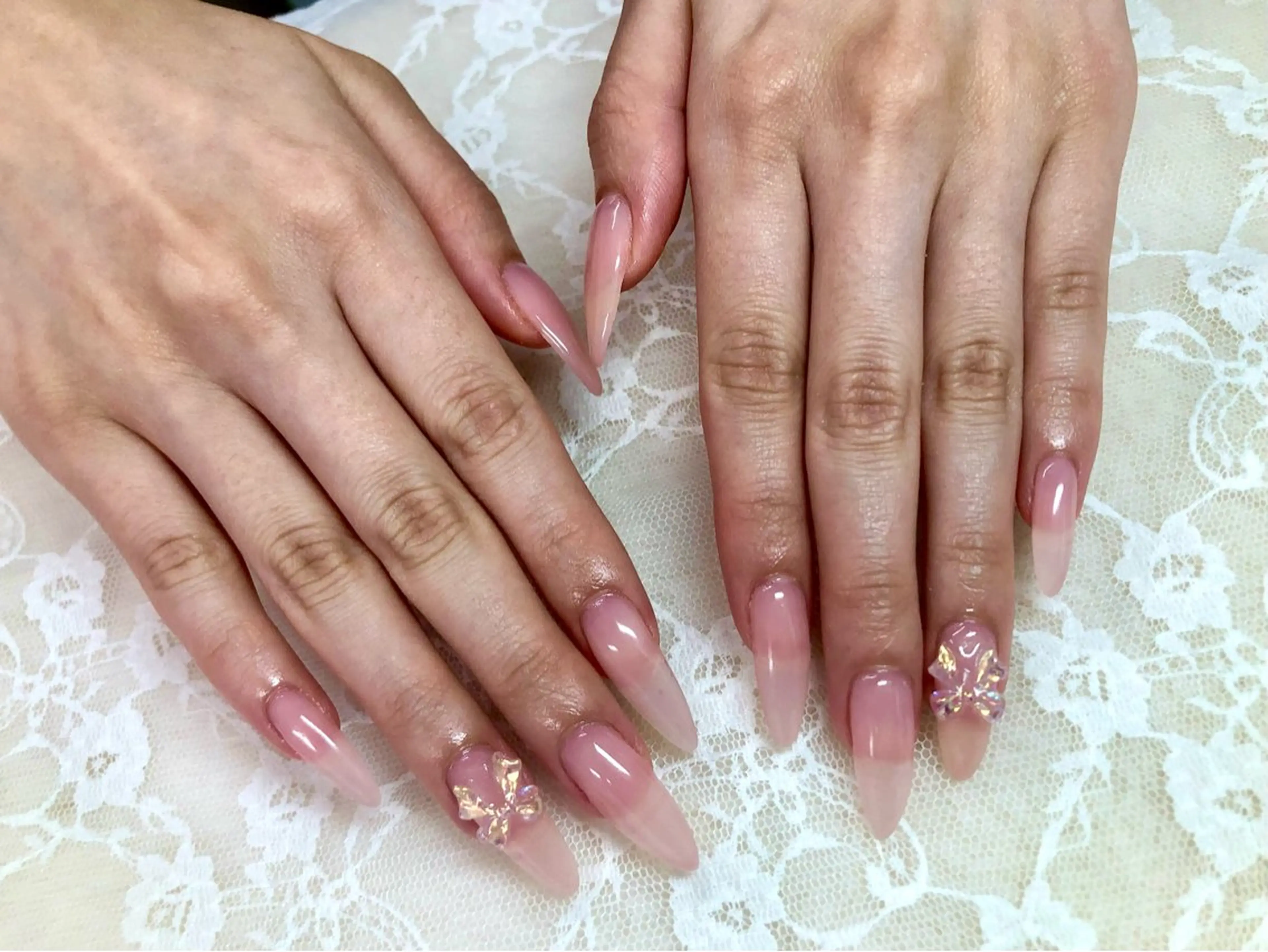 ネイル オーロラネイル 長さ出し ピンク リボン ハンドネイル ハンドケア 心斎橋Salon Epokkuのネイルデザイン