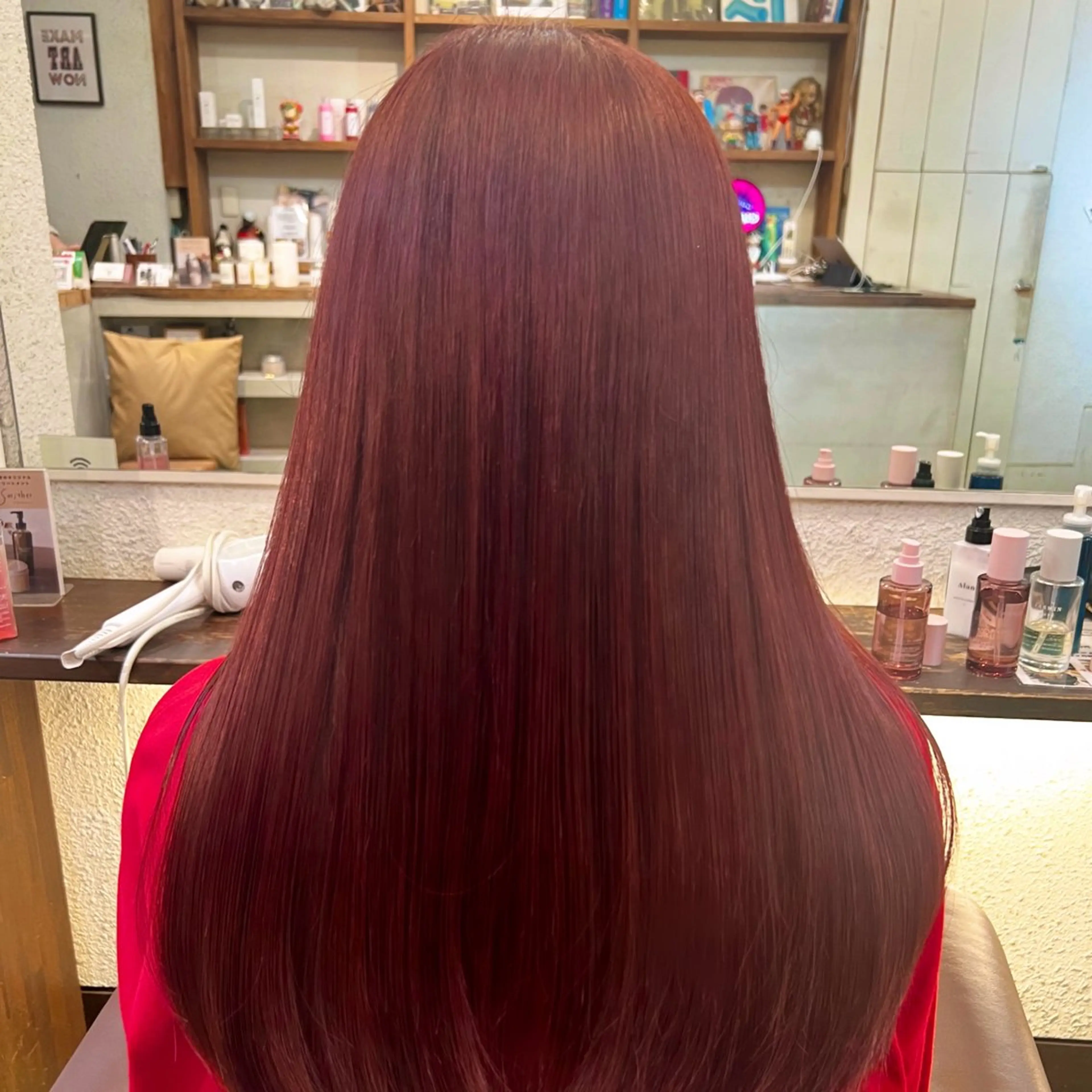 ロング カラー ブリーチ カシス ブリーチなしカラー レッドカラー カット ヘアカラー トリートメント 透明感/血色カラー/ 似合せレイヤー/ゆいのヘアスタイル