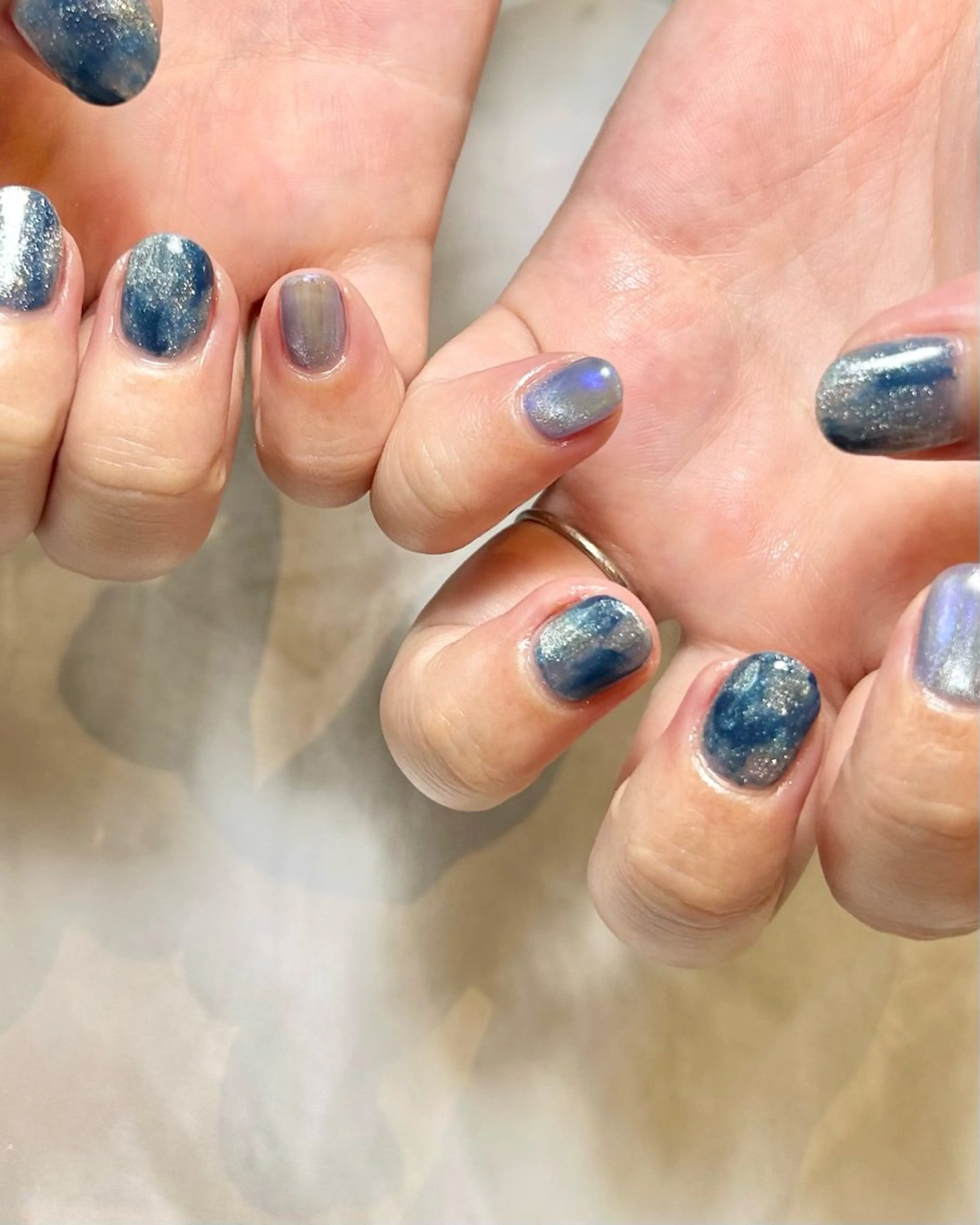ネイル ブルー ニュアンスネイル シルバー ハンドネイル Reflection marikoのネイルデザイン