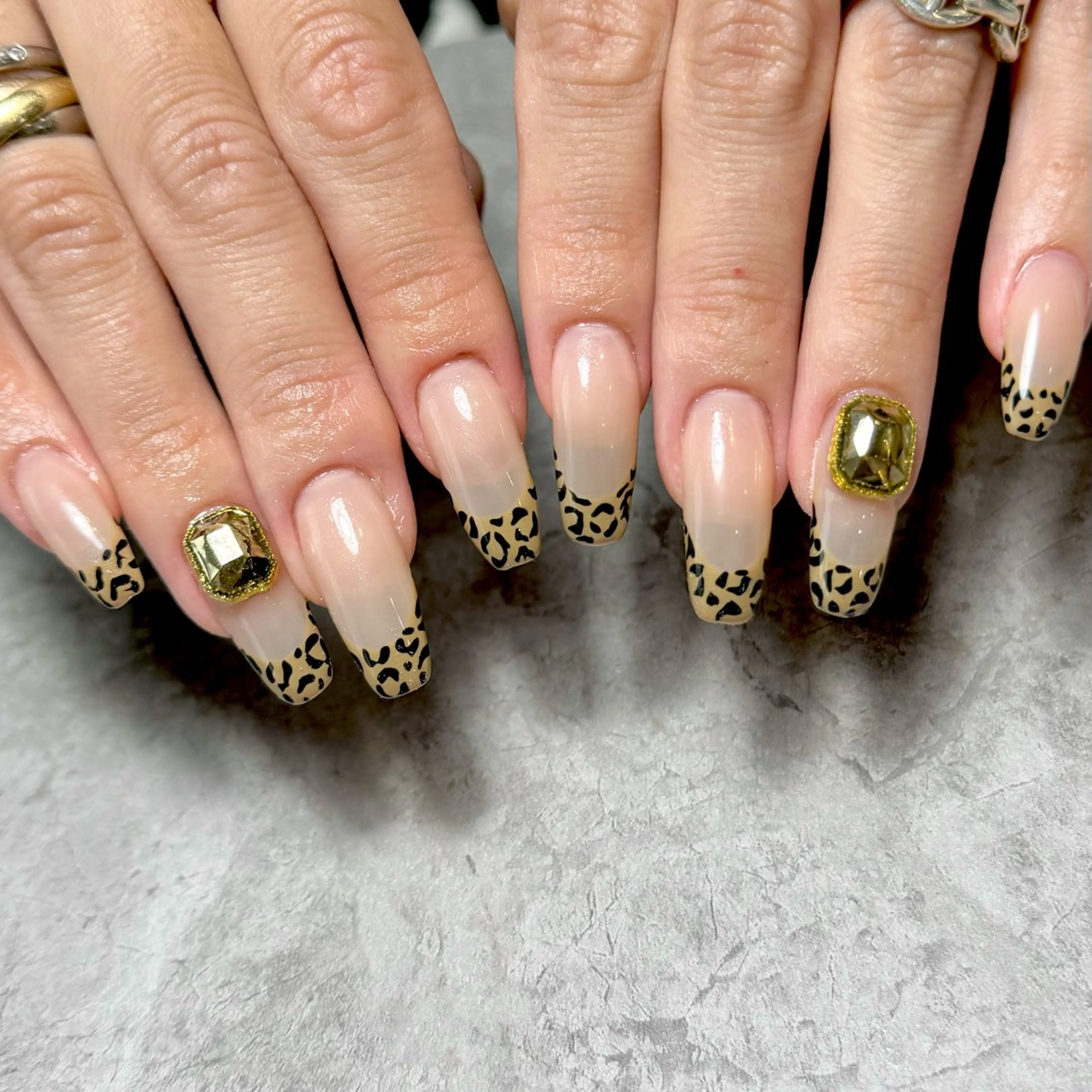 ネイル アニマル柄 フレンチネイル キラキラネイル ハンドネイル Nail Salon Lillion【リリオン】所属・lillion karenのネイルデザイン