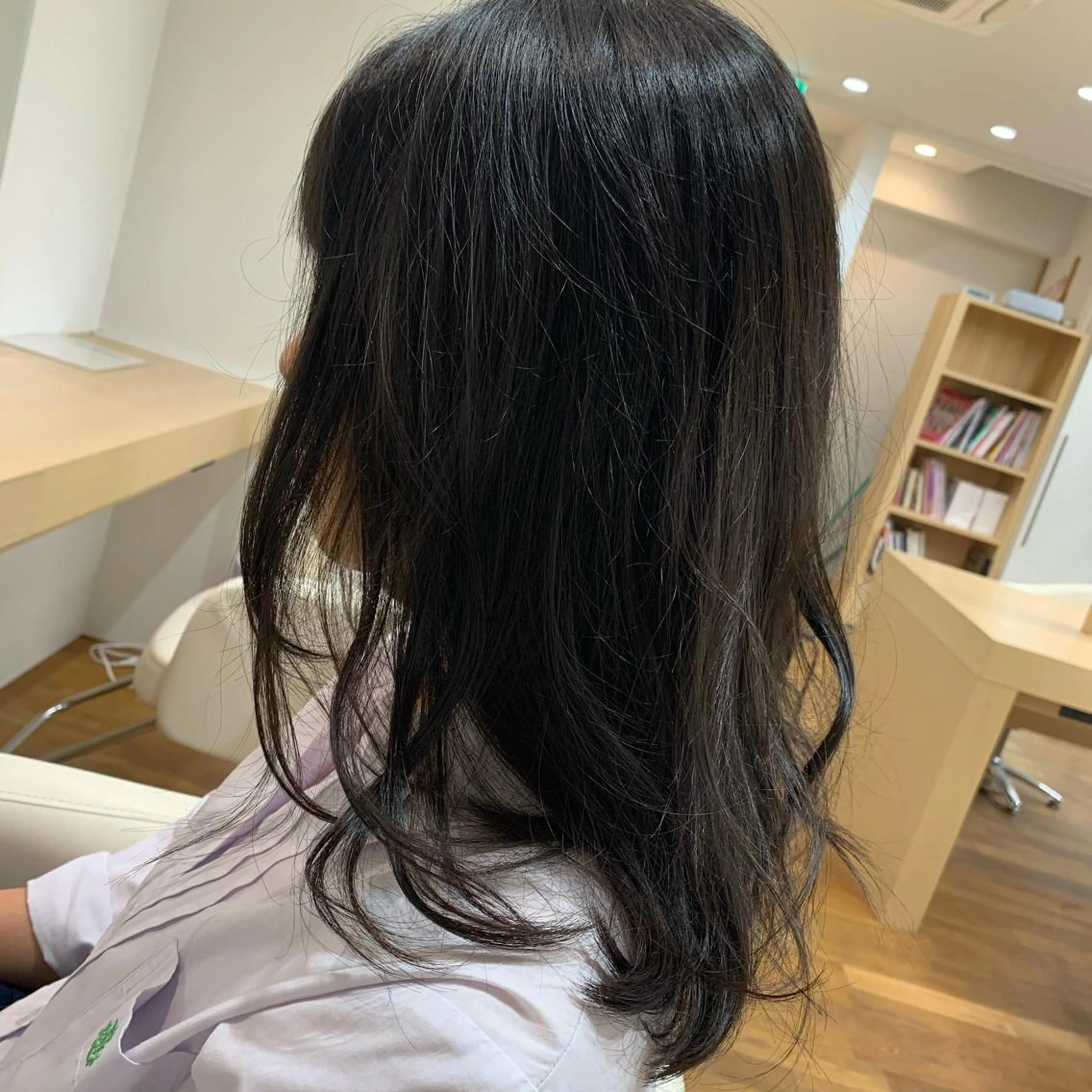 ミディアム 大谷 菜月のヘアスタイル