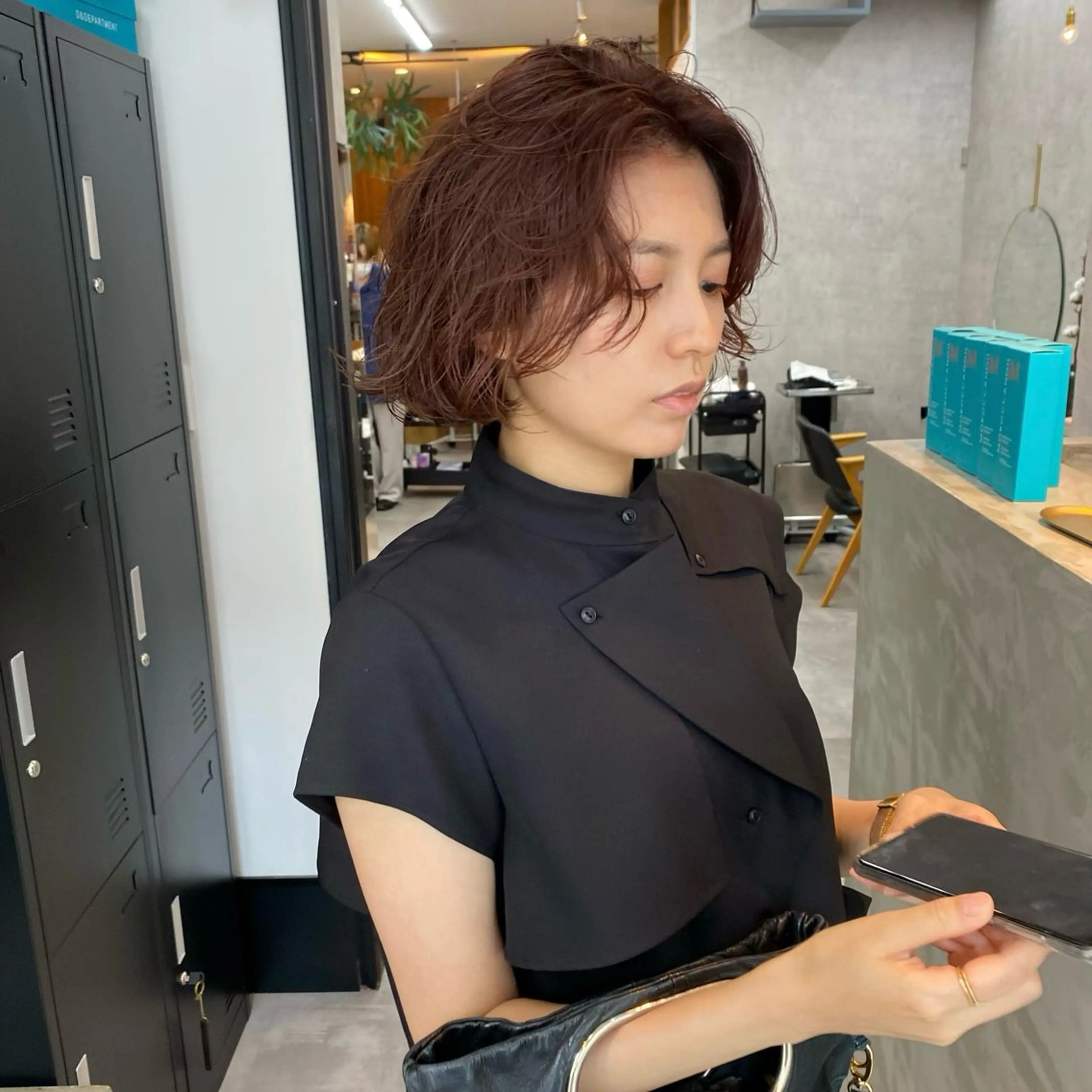 ミディアム パーマ ブロンド／ブリーチ 【SITY.】のヘアスタイル