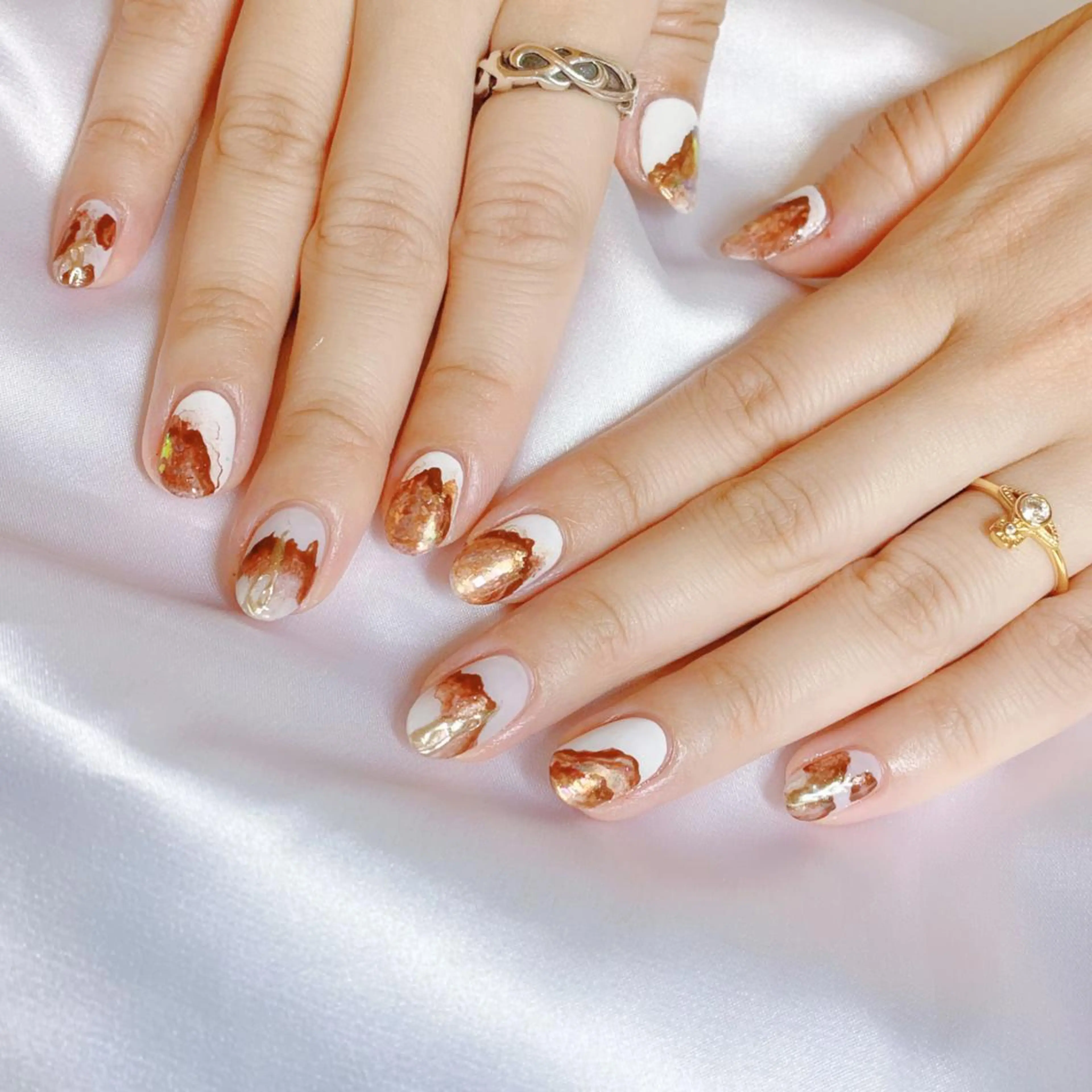 ネイル オーロラネイル フットネイル フレンチネイル ジェルネイル 韓国ネイル ハンドネイル ハンドケア 【ENサロン】 Rei🎀Nailのネイルデザイン