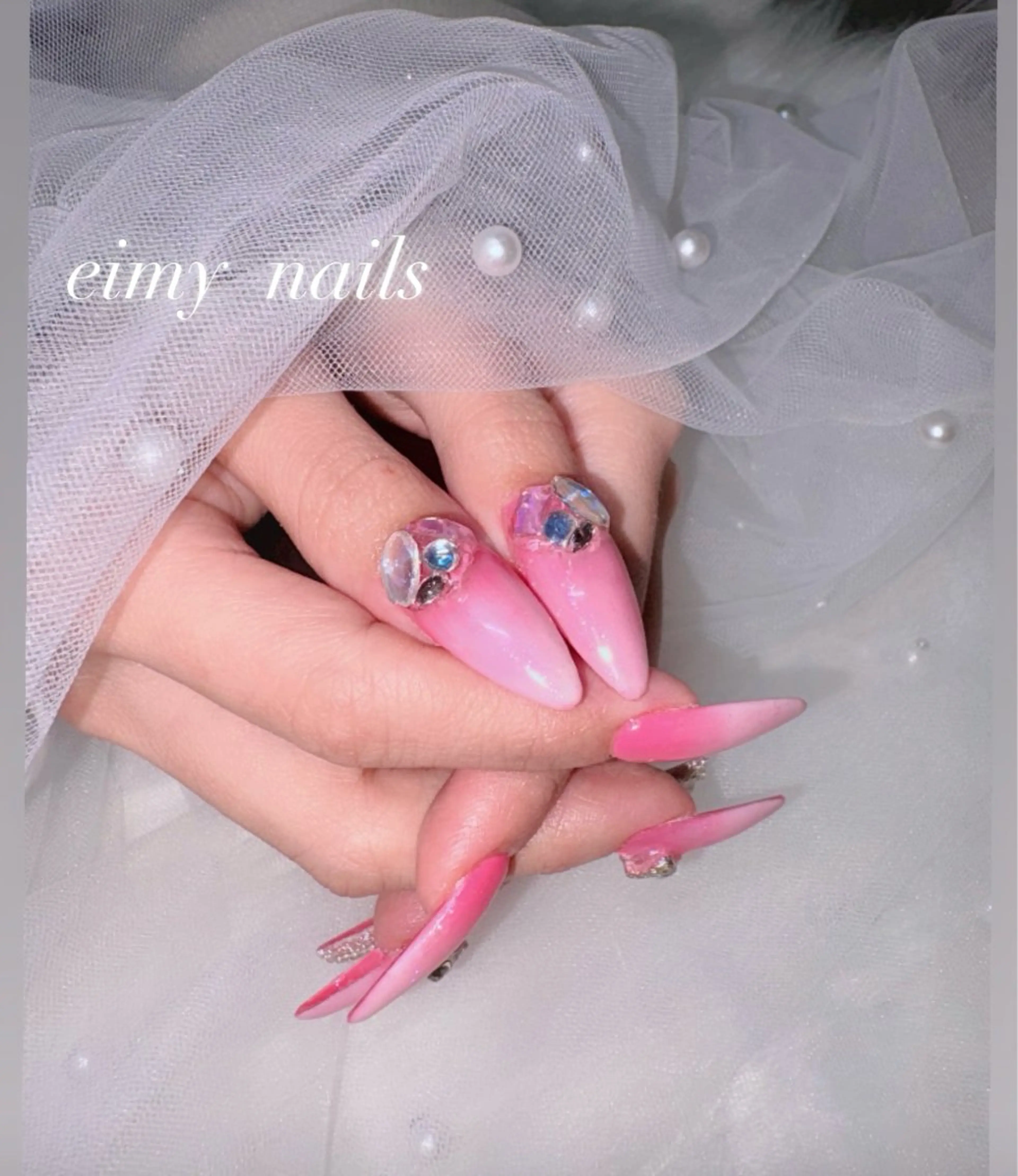 ネイル グラデーション ラメ(グリッター) ワンカラーネイル ピンク ストーンネイル ハンドネイル 🤍eimy nails🤍所属・eimy nails♡のネイルデザイン