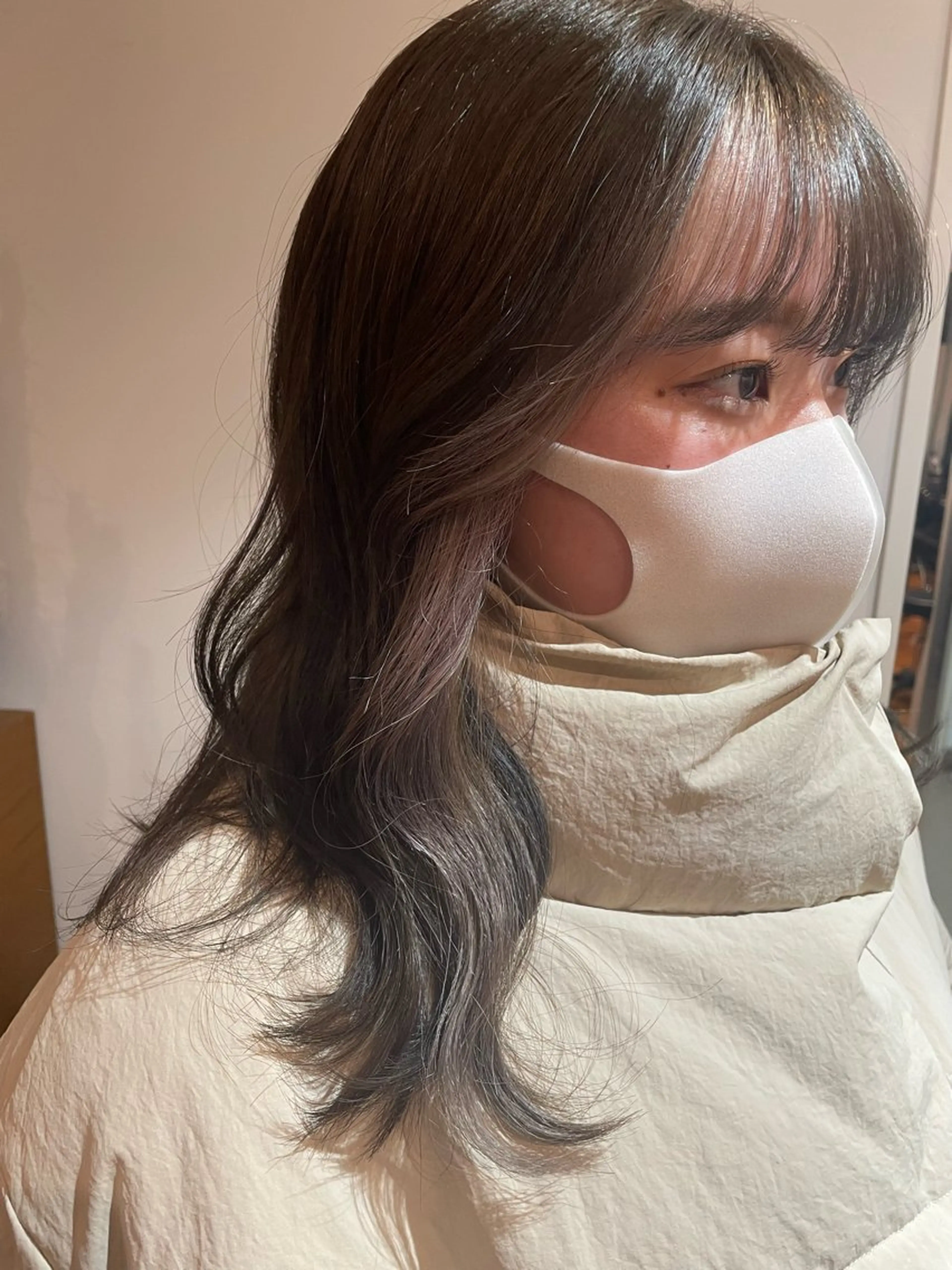 セミロング カラー ブリーチ ダブルカラー イヤリングカラー インナーカラー シルバー ヘアカラー 🌊インナーカラー 🐬櫻井海星のヘアスタイル