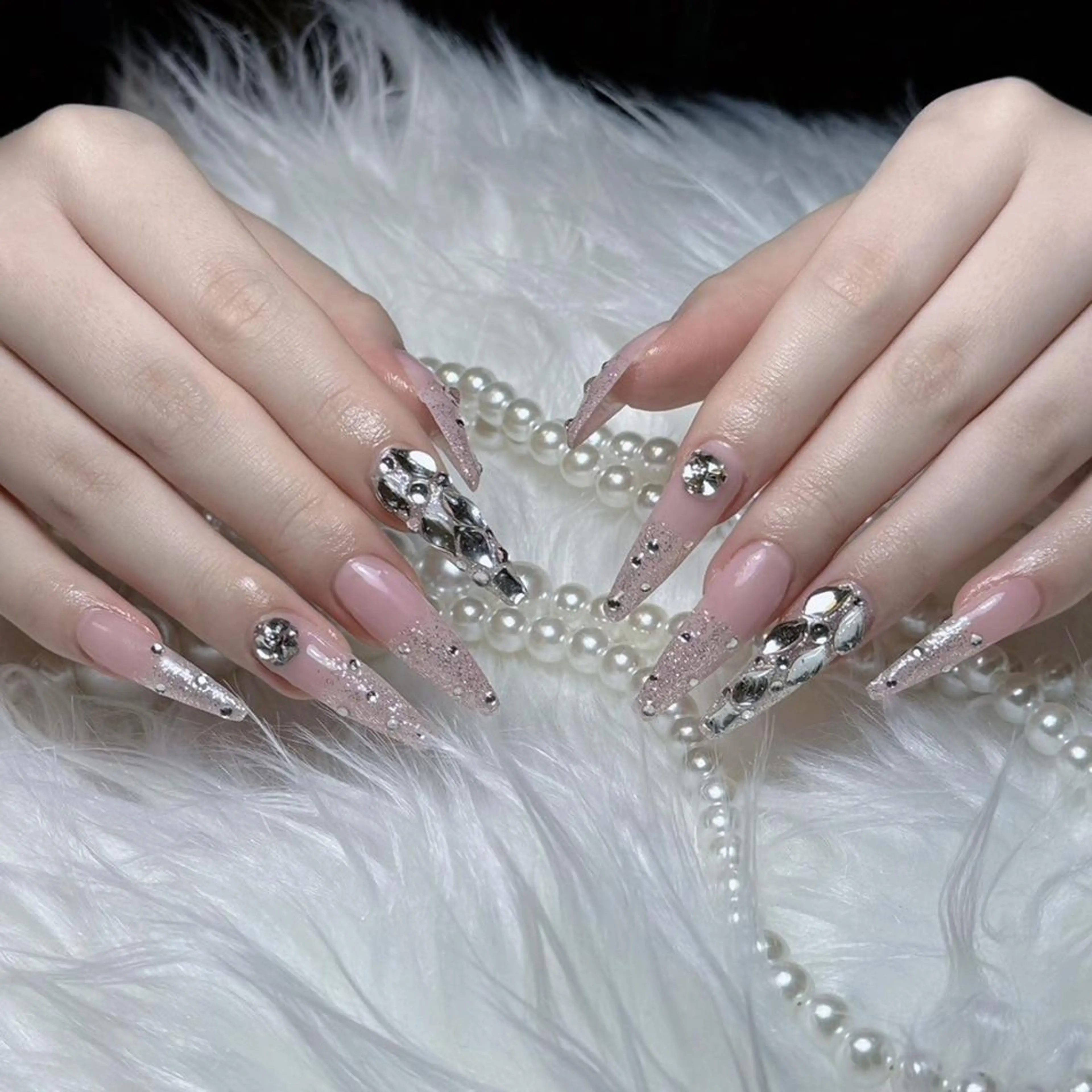 ネイル RAFFINE 月🦋🩵のネイルデザイン